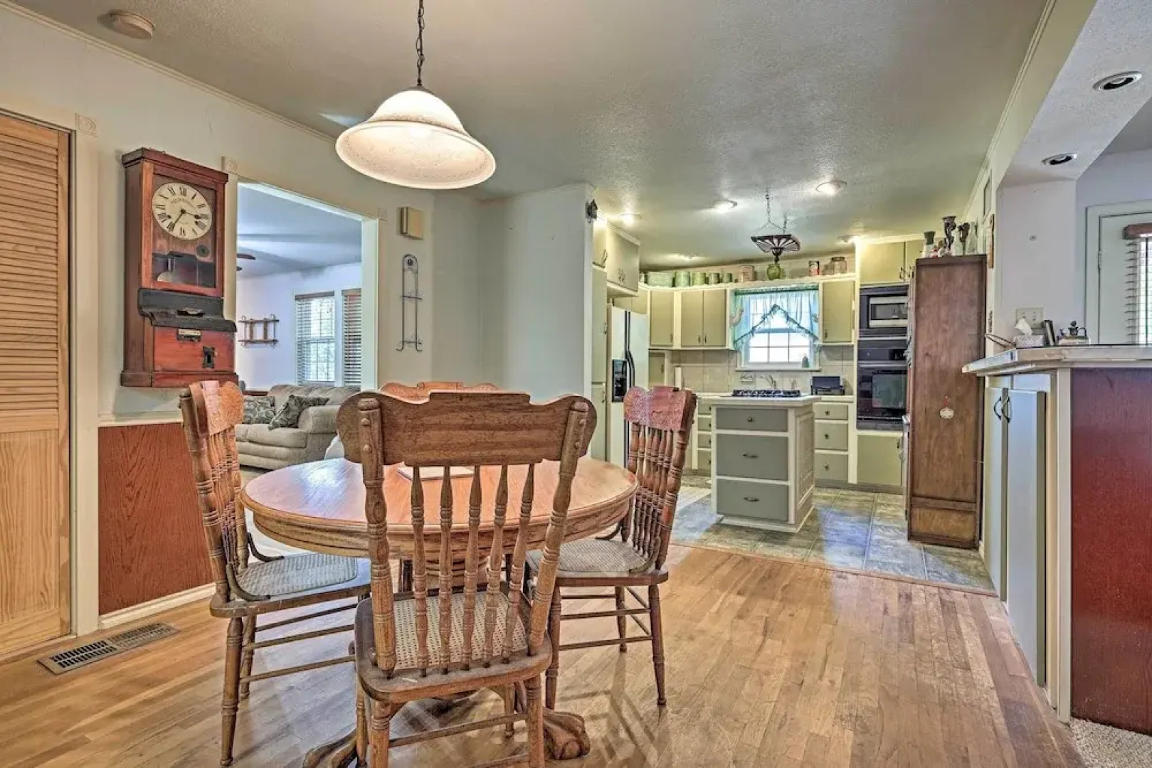 Llano Home With Yard: Walk to Restaurants!