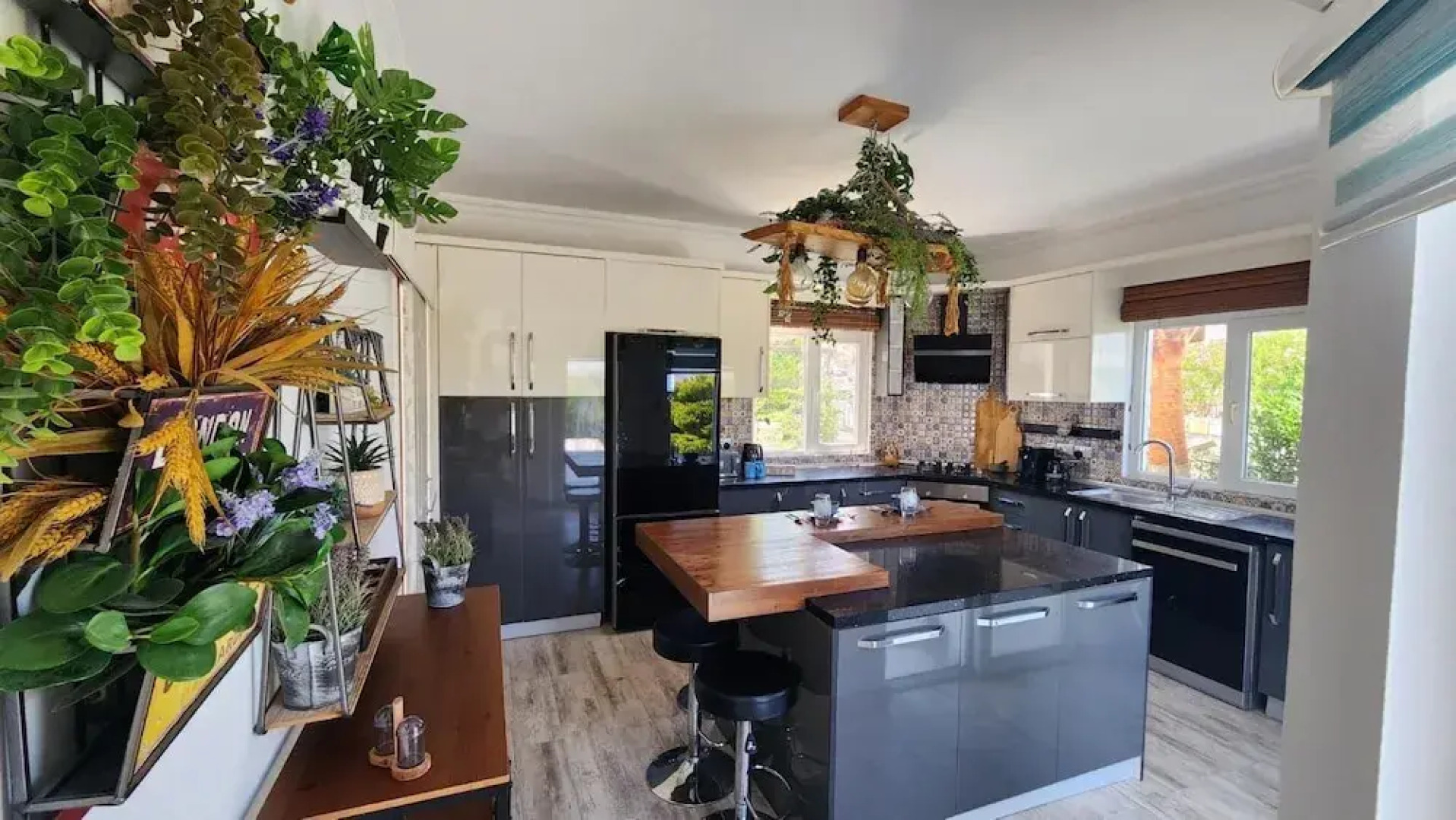 Beautiful Villa Within Easy Distance to Attraction