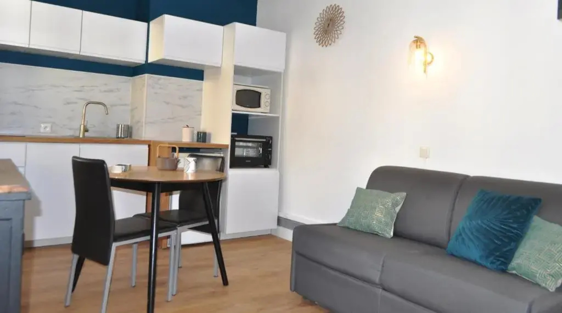 SEJOURAIXLESBAINS - Appartements Confidence hyper centre calme