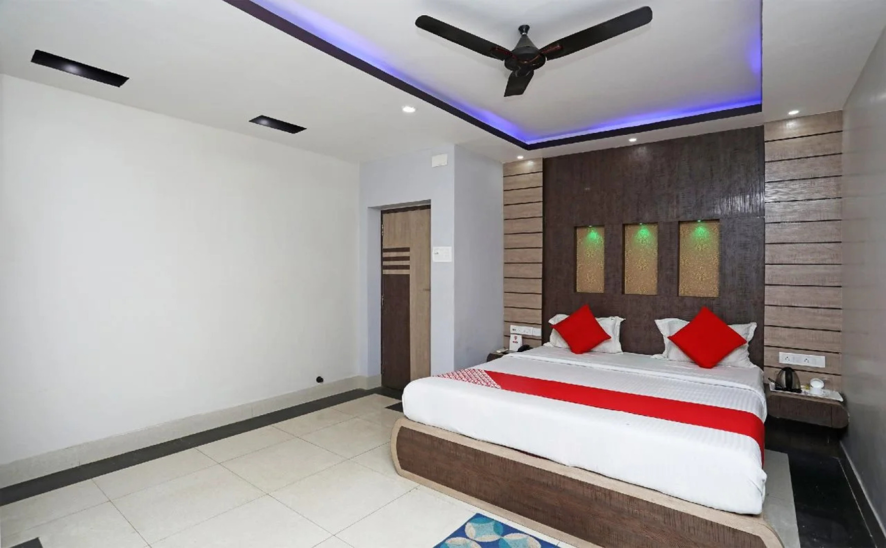 Hotel Tr Palace By OYO Rooms