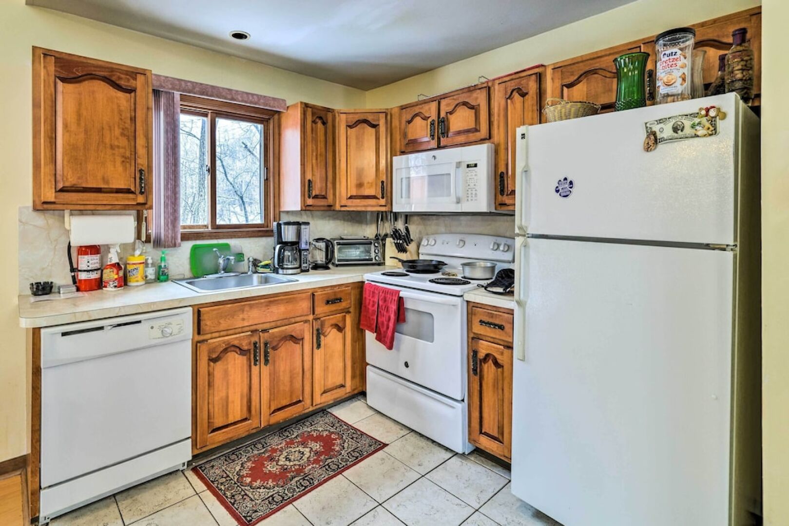 Hot Tub + Deck: Pet-friendly Poconos Getaway!