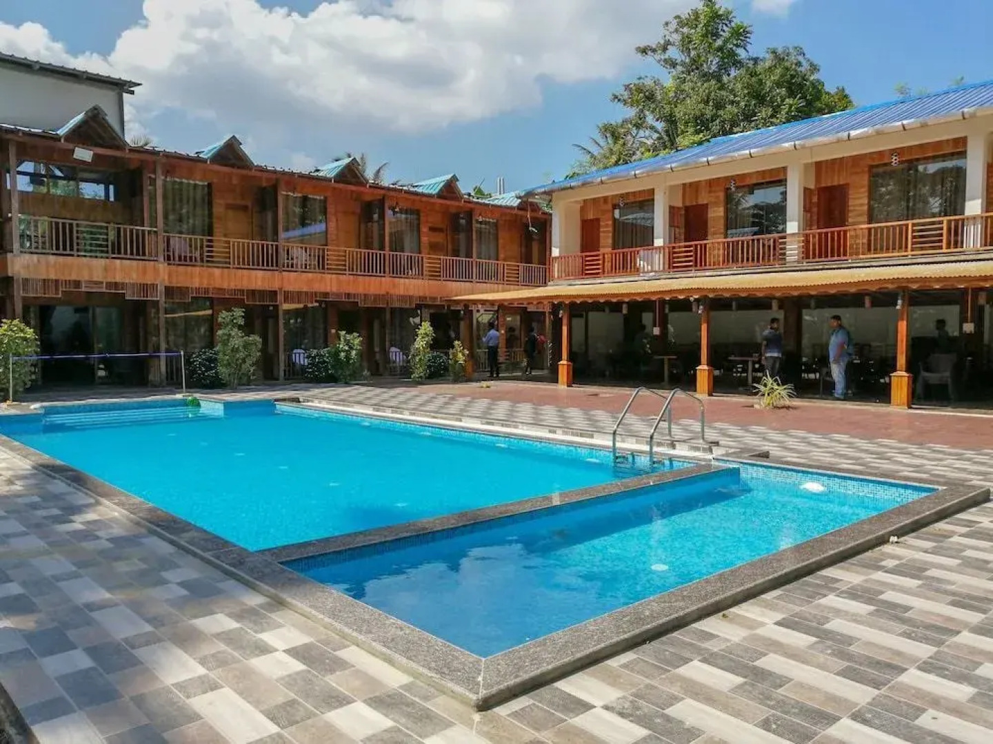 Holiday N Holiday Beach Resort