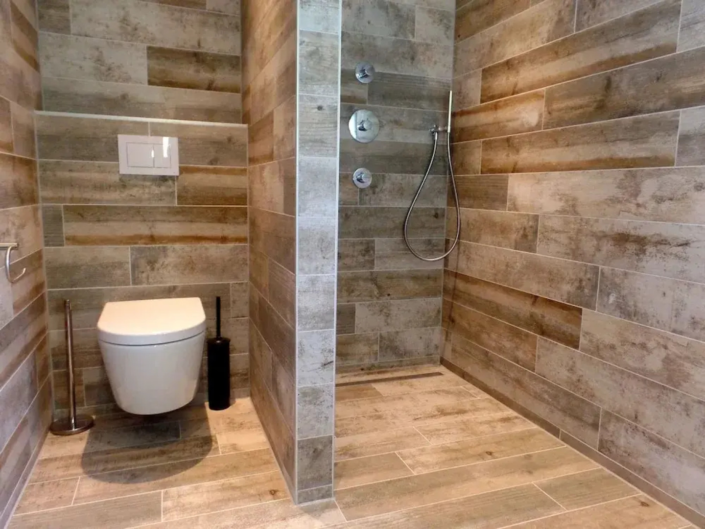 Beautiful Detached 10 Person House Within Walking Distance of the Beach in Ouddorp