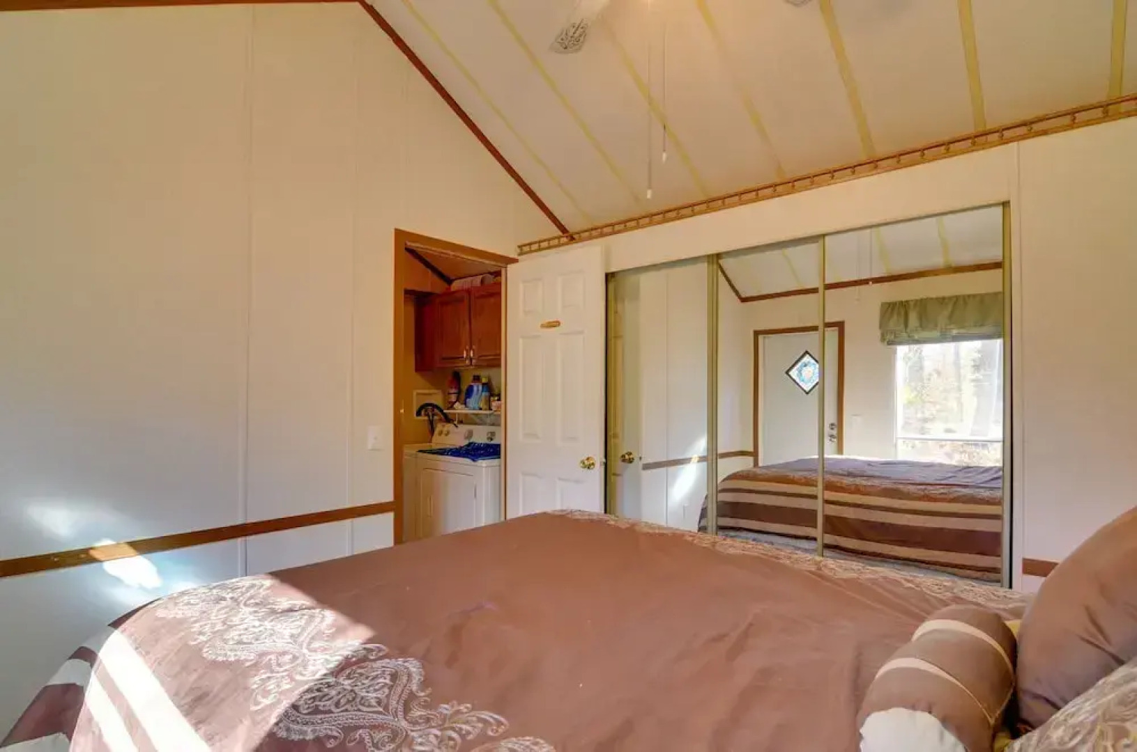 Cozy Tennessee Escape w/ Porch, Grill & Fire Pit!