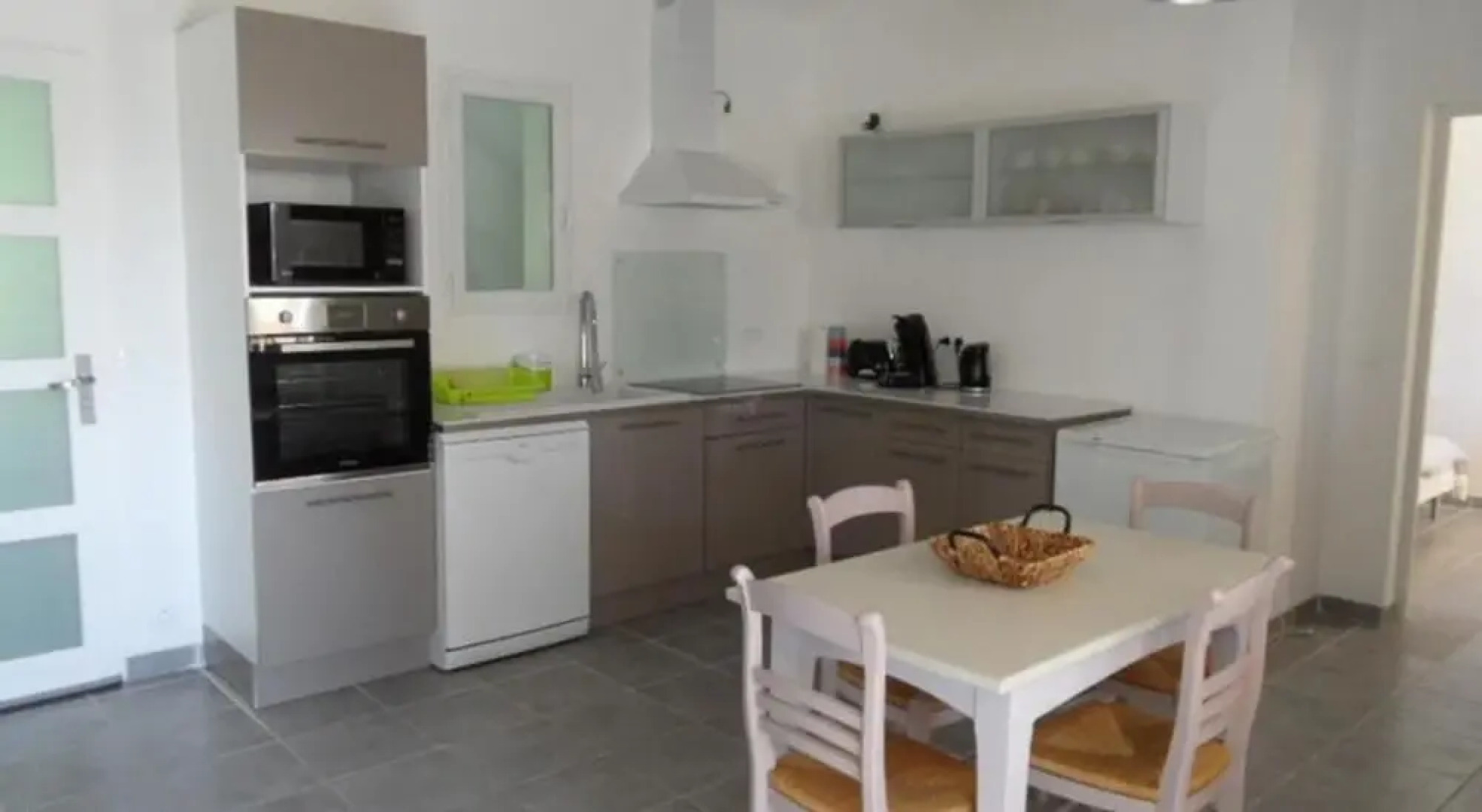 Apartment With 3 Bedrooms in Noves, With Wonderful Mountain View, Shared Pool, Enclosed Garden