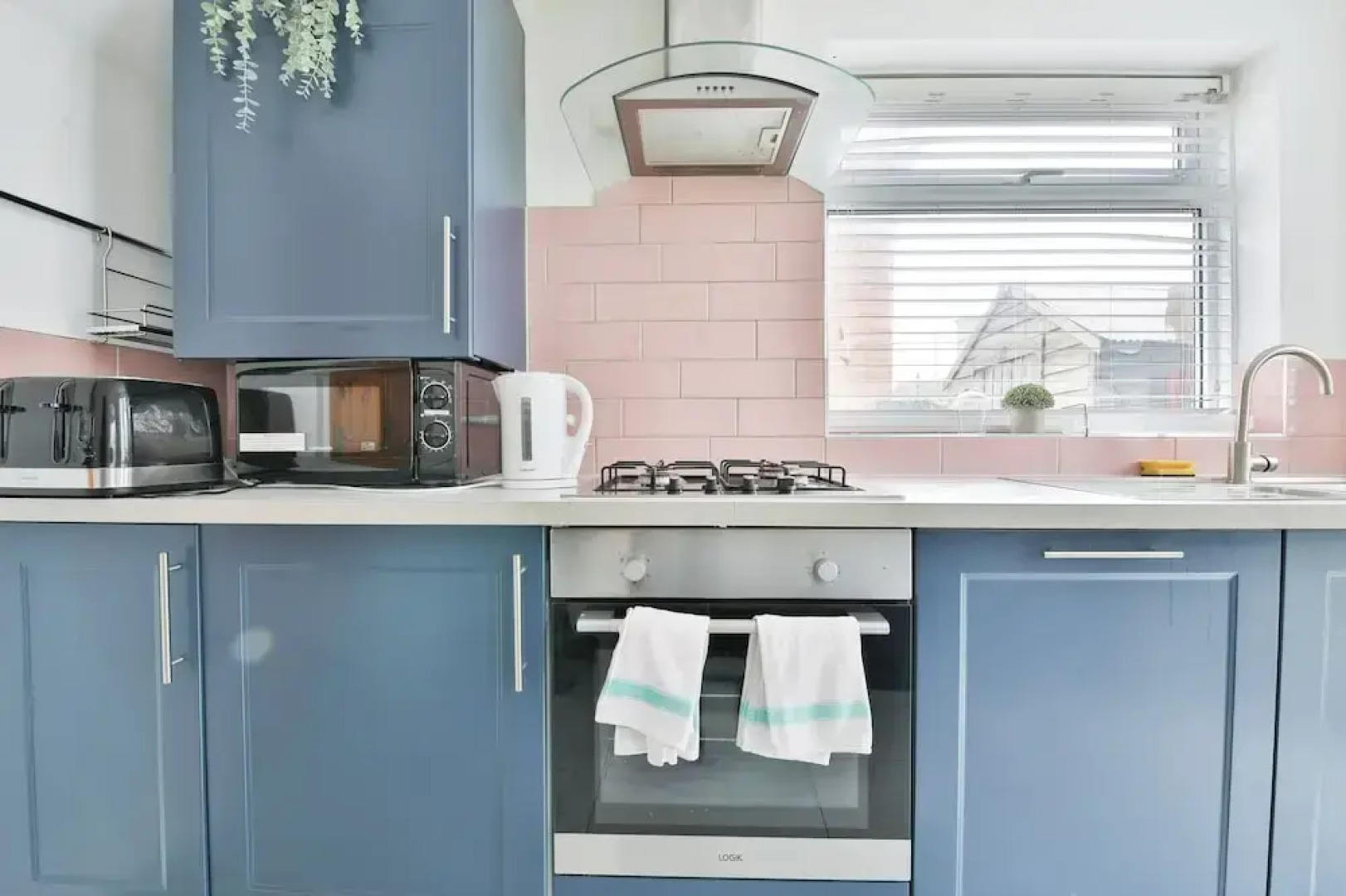 3 Bed House with Private Parking