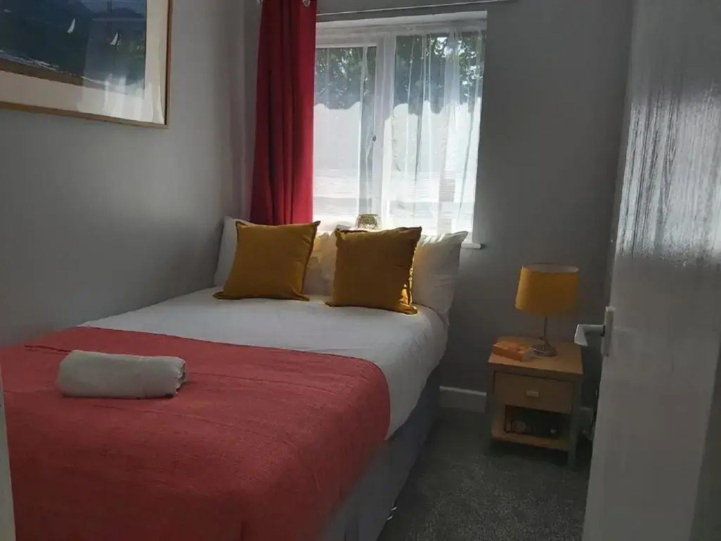 The Maltings - Huku Kwetu Dunstable - Spacious Business Travellers- 2 Bedroom 2nd floor Serviced Apartment -Private Parking- Free Wifi