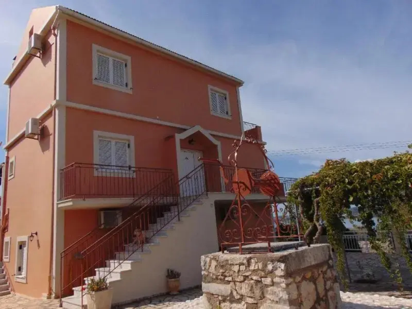 Marina Apartments & Studios