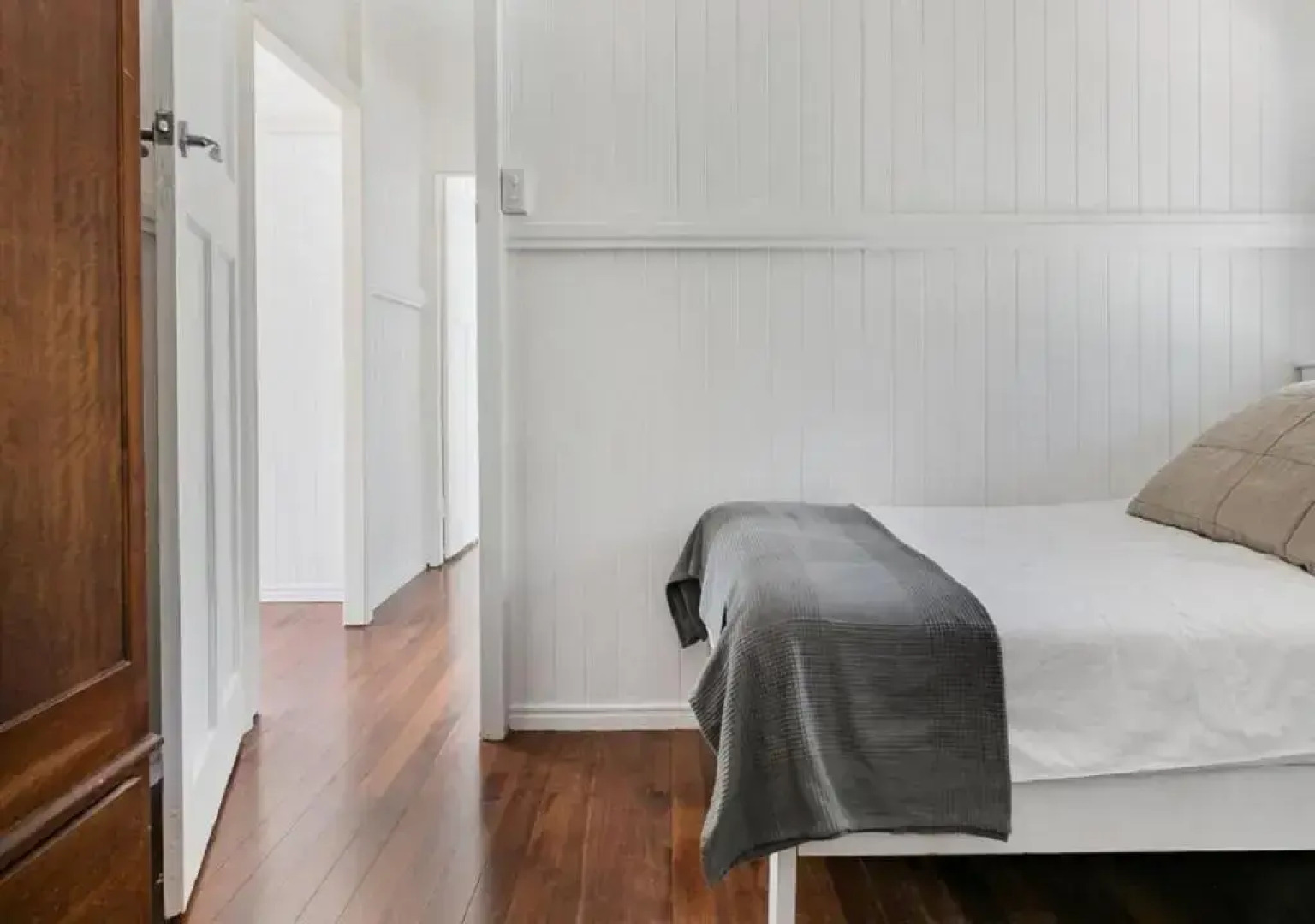 Lake Weyba Noosa Lodge & Kangaroos