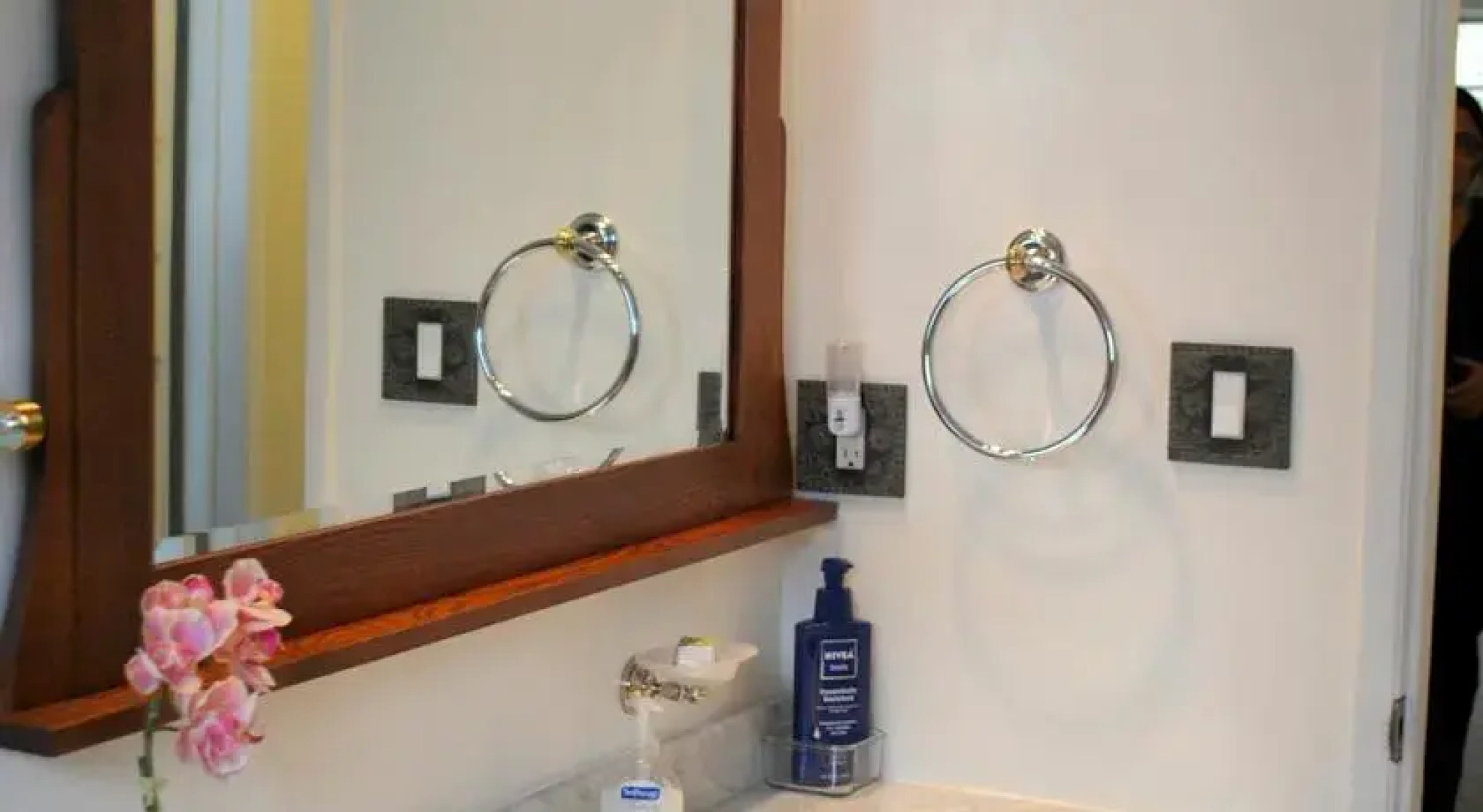 Downtown Chestnut Apartment