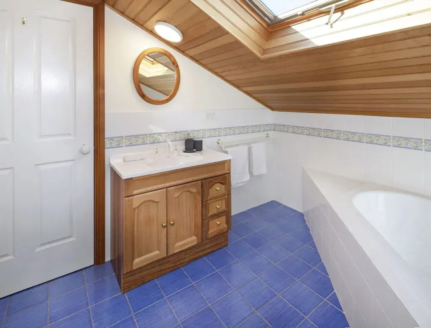 Rimrock - Superior waterfront home