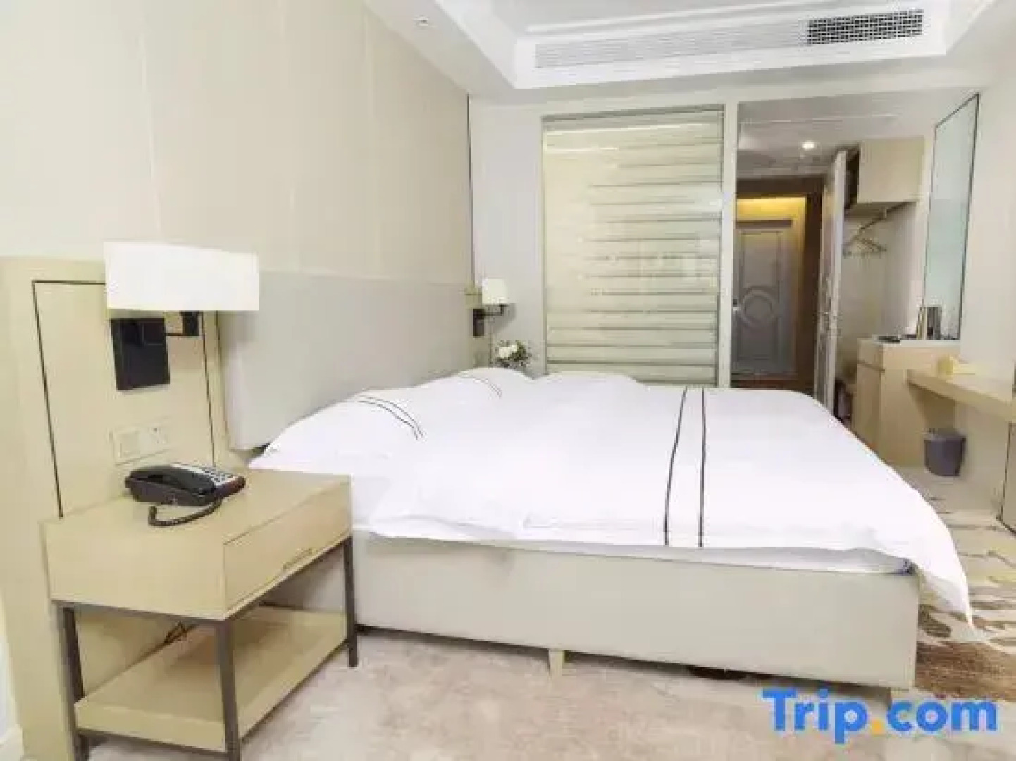 Huanggang New Beacon Waiden Hotel