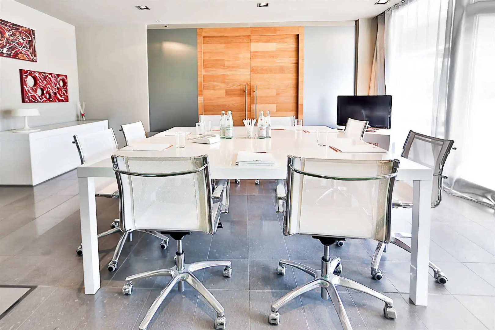 One Hotel & Restaurant