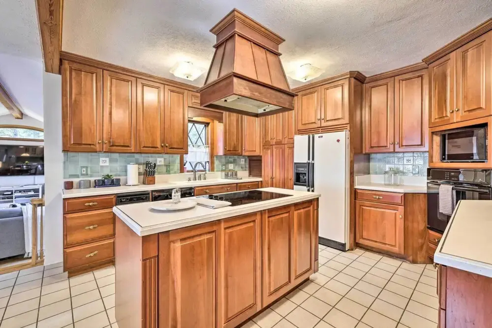 Family-friendly Getaway - 1 Mi to Pocono Lake!