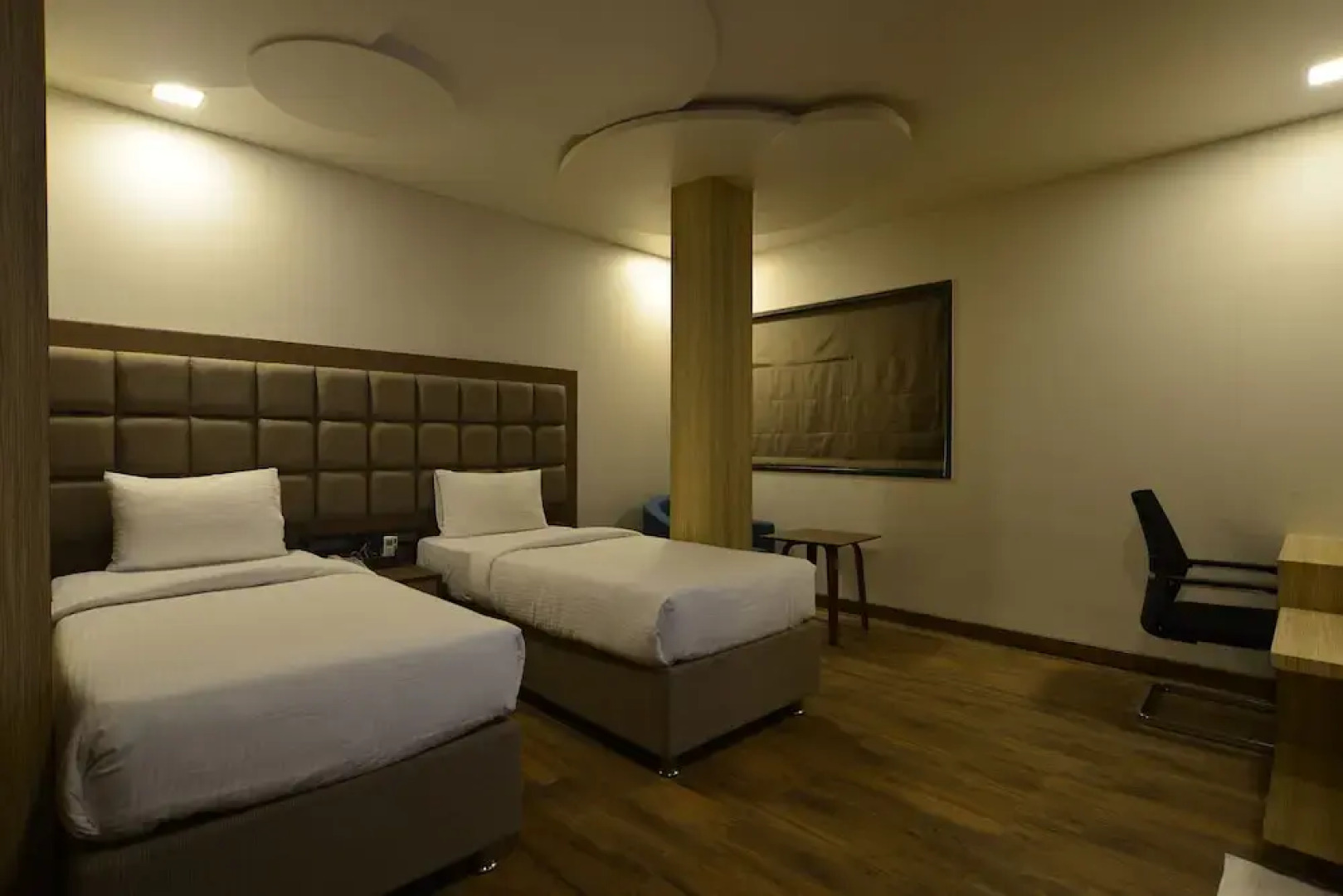 Hotel Jhankar Palace