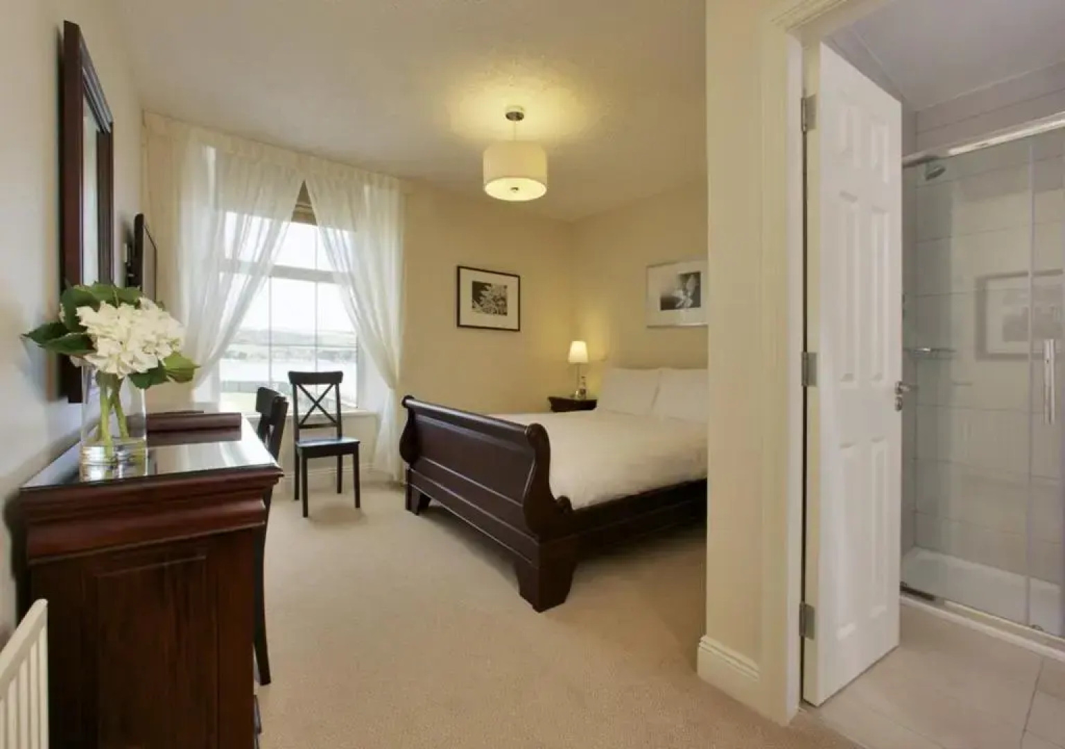 Walter Raleigh Hotel