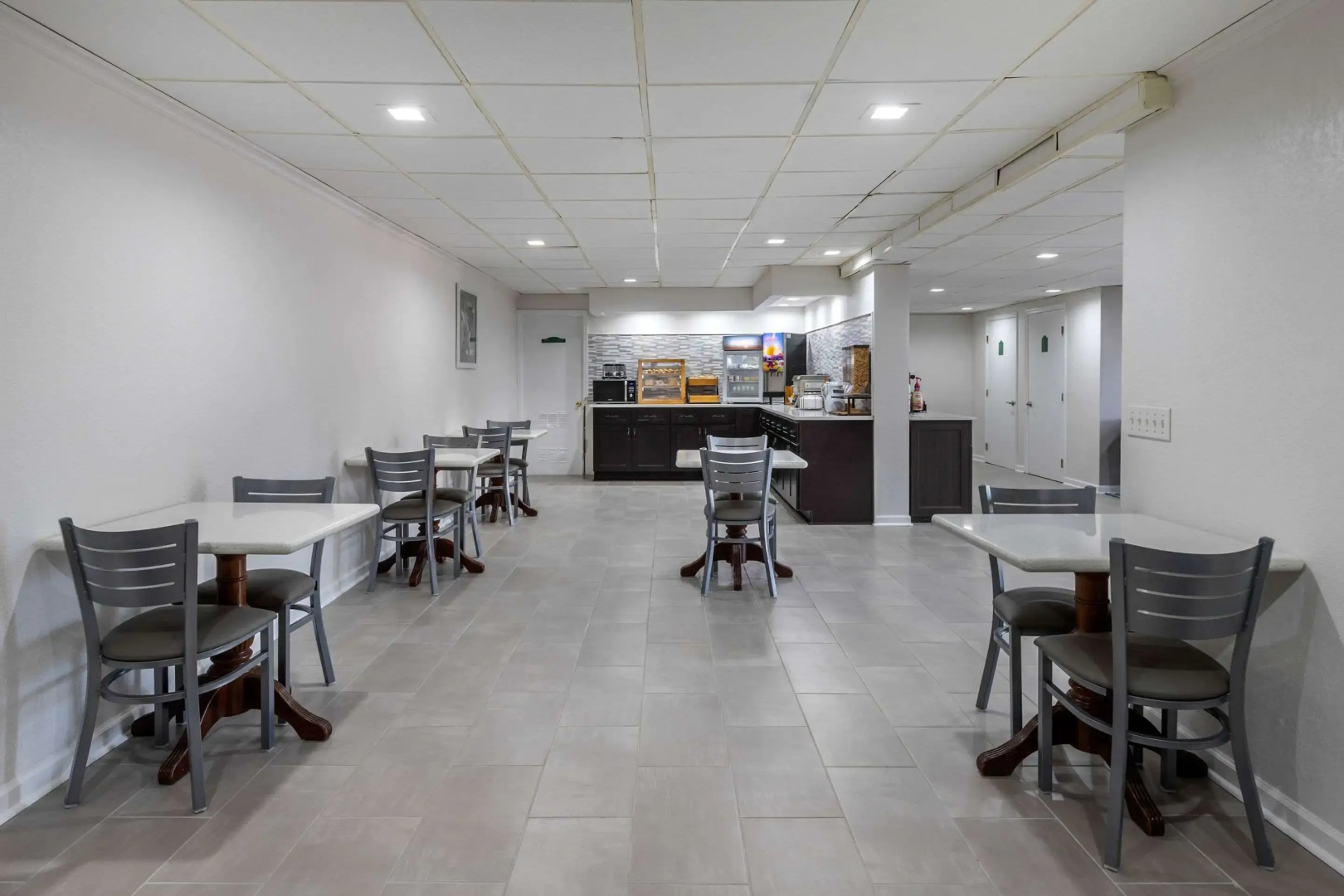 Econo Lodge at the University