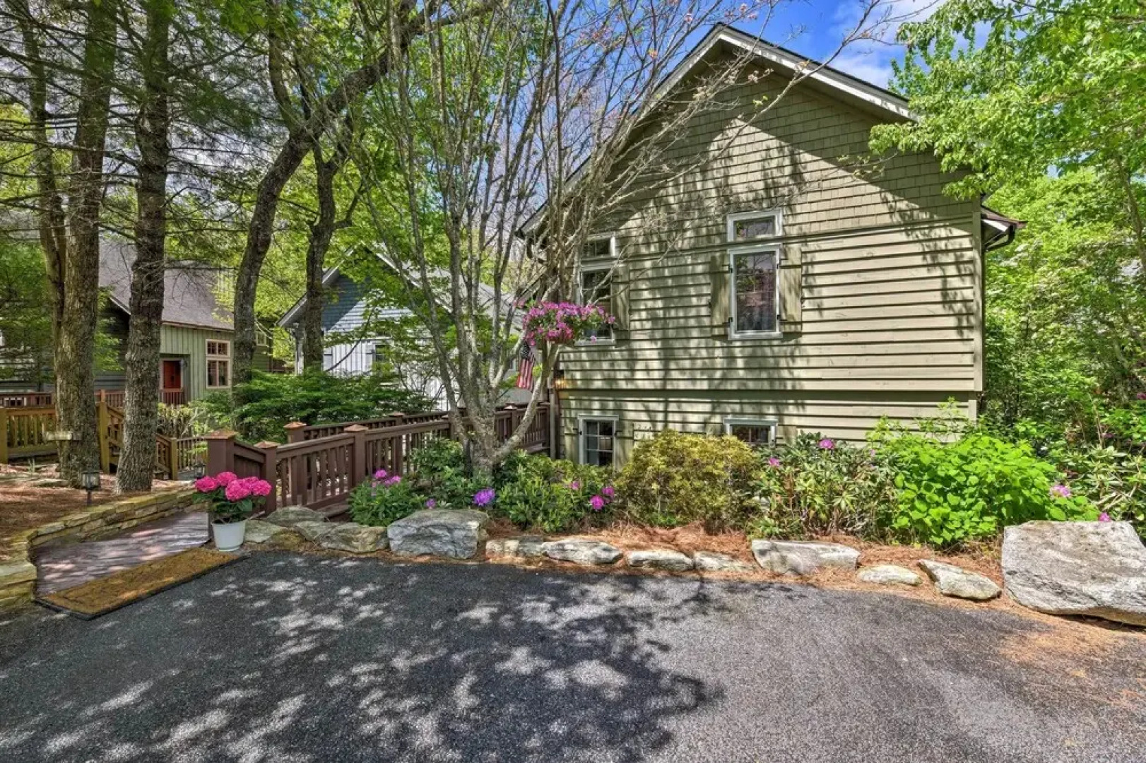 Cashiers Getaway w/ Decks & Golf Course Views