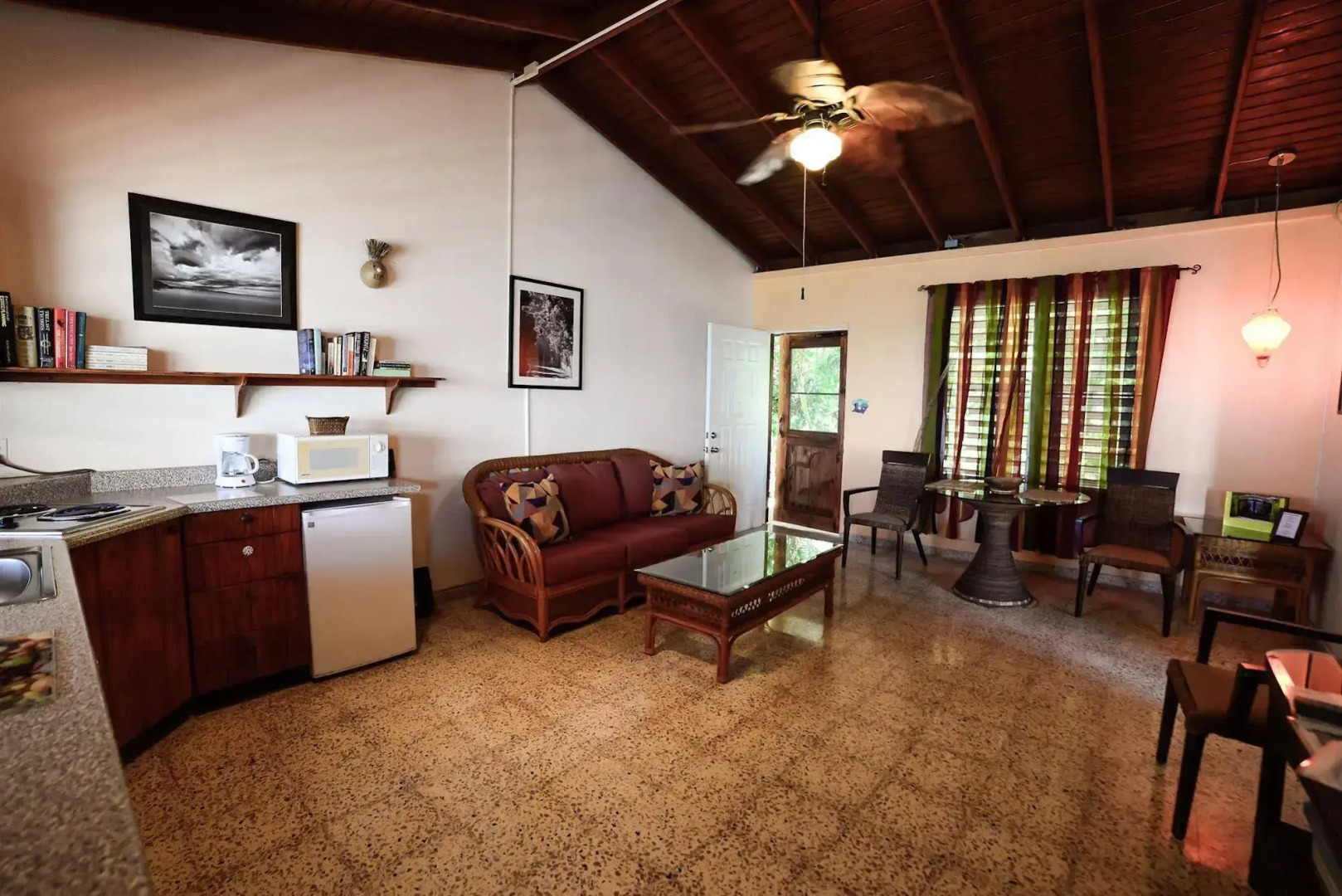 Lemontree Oceanfront Cottages