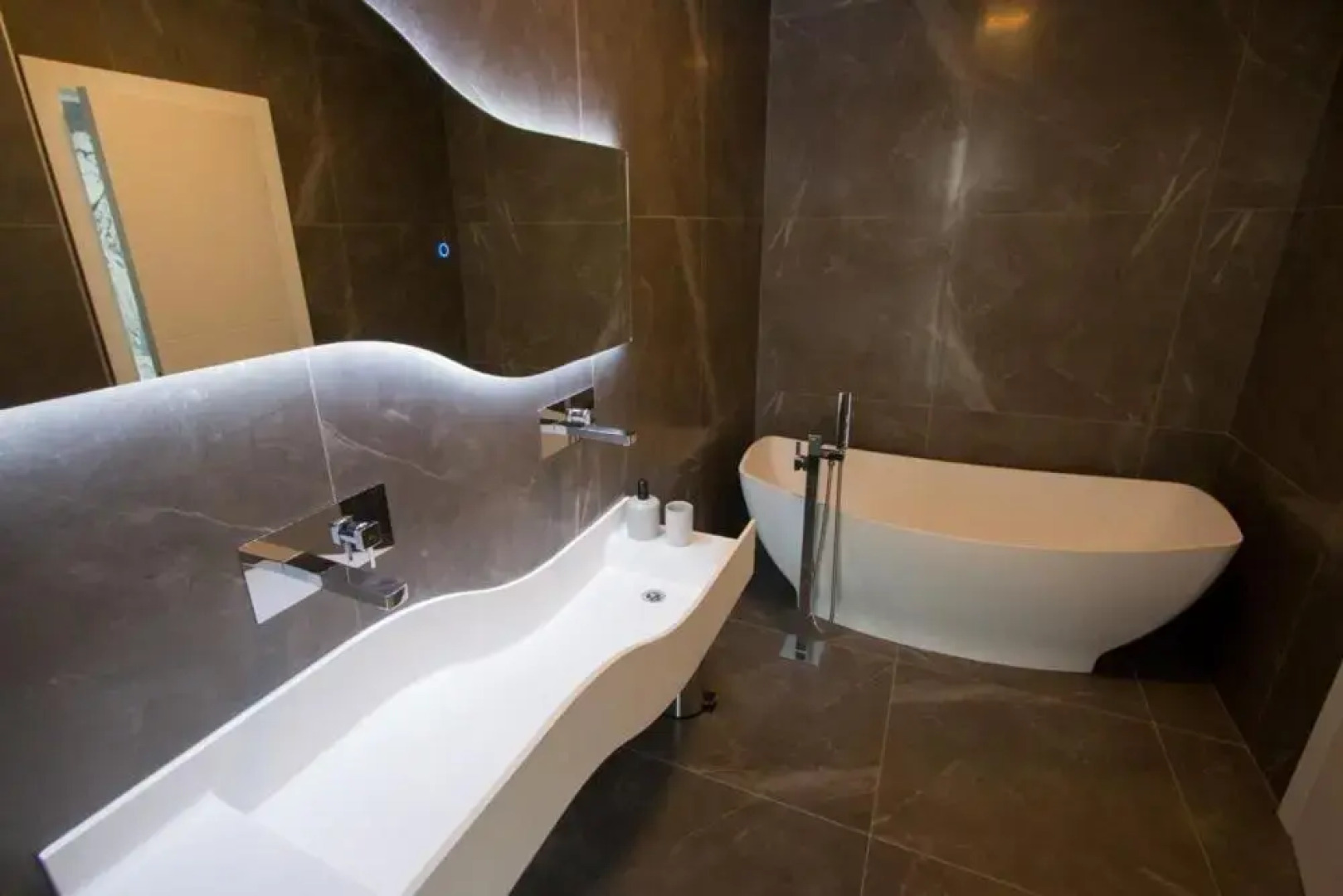 Villa Barako Prestige - 4 Bedroom Villa - Very Modern Interior - WiFi and Air Conditioning