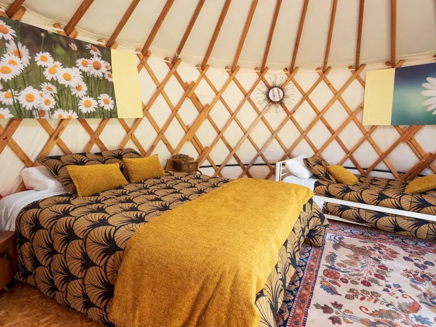 Yourtissimo - La Maison Rouge