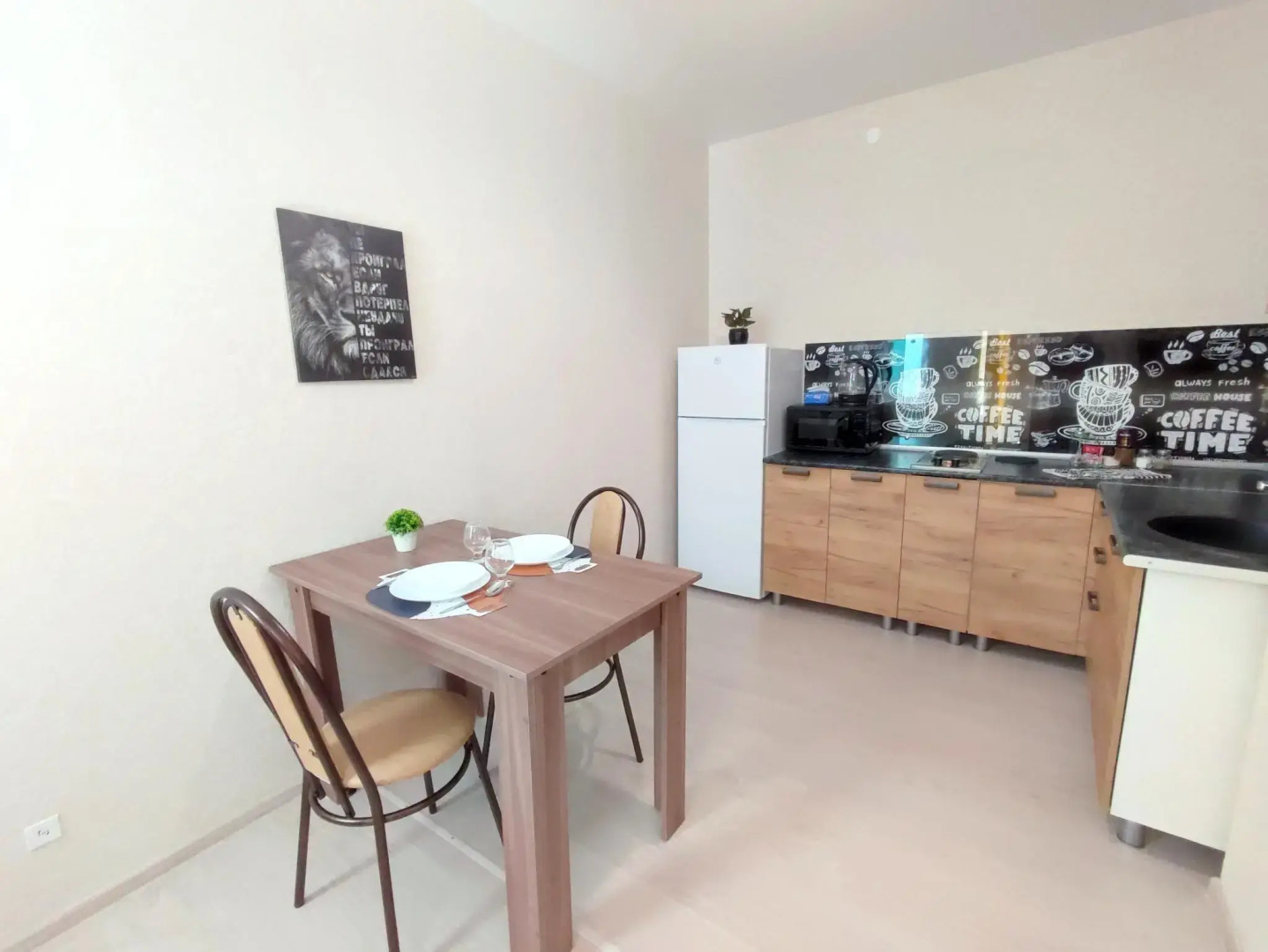 Атмосфера на улице Карпинского 14