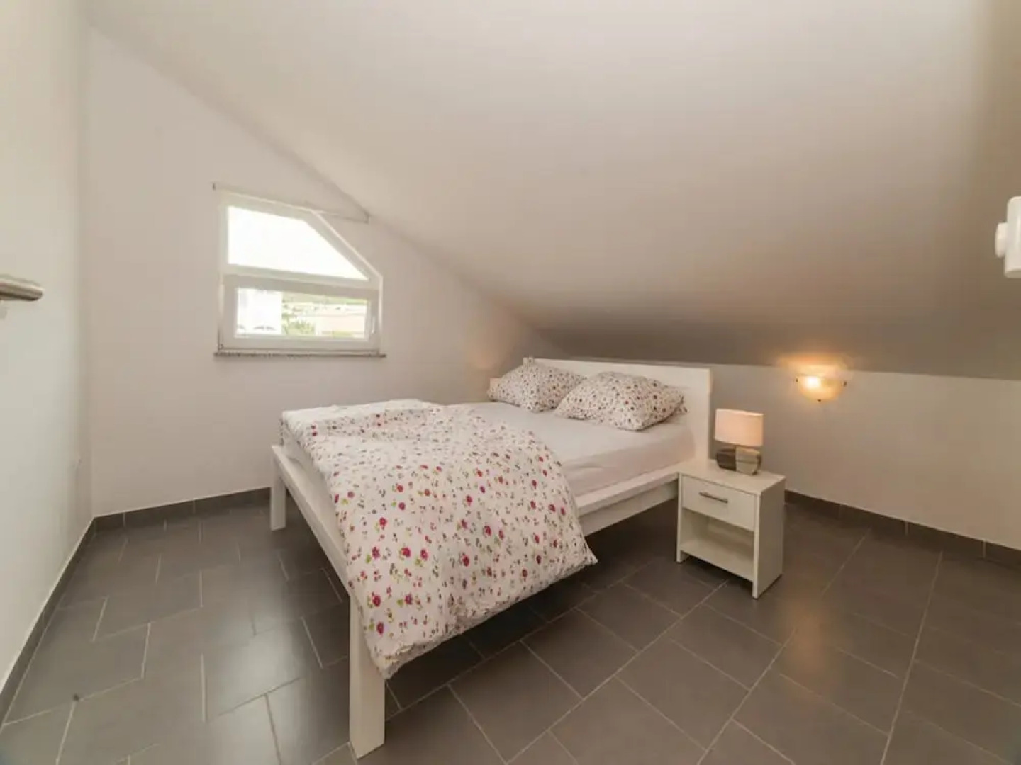 Spacious Villa in Maslenica with Swimming Pool