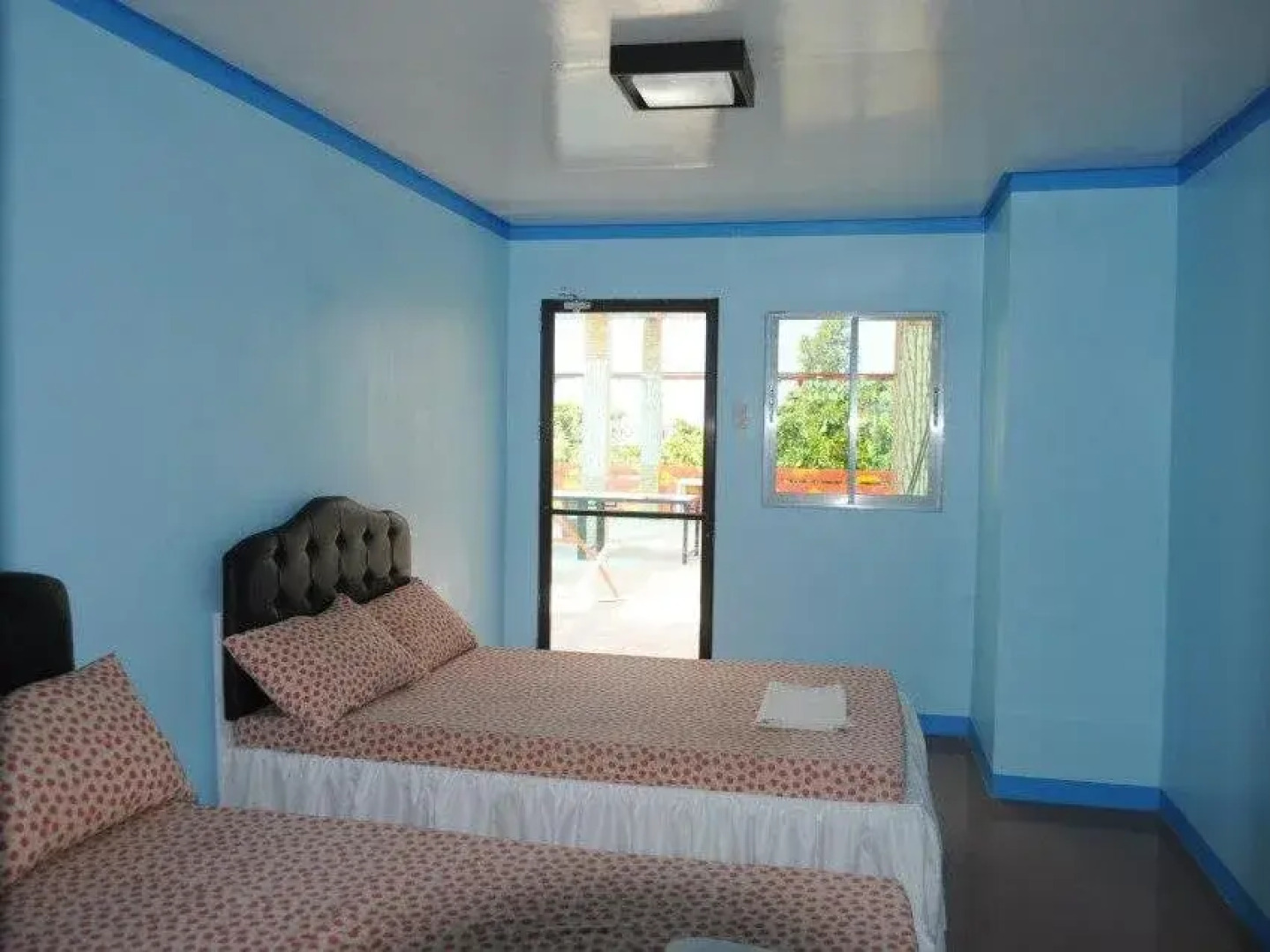 Sir Williams Lodge & Beach Resort