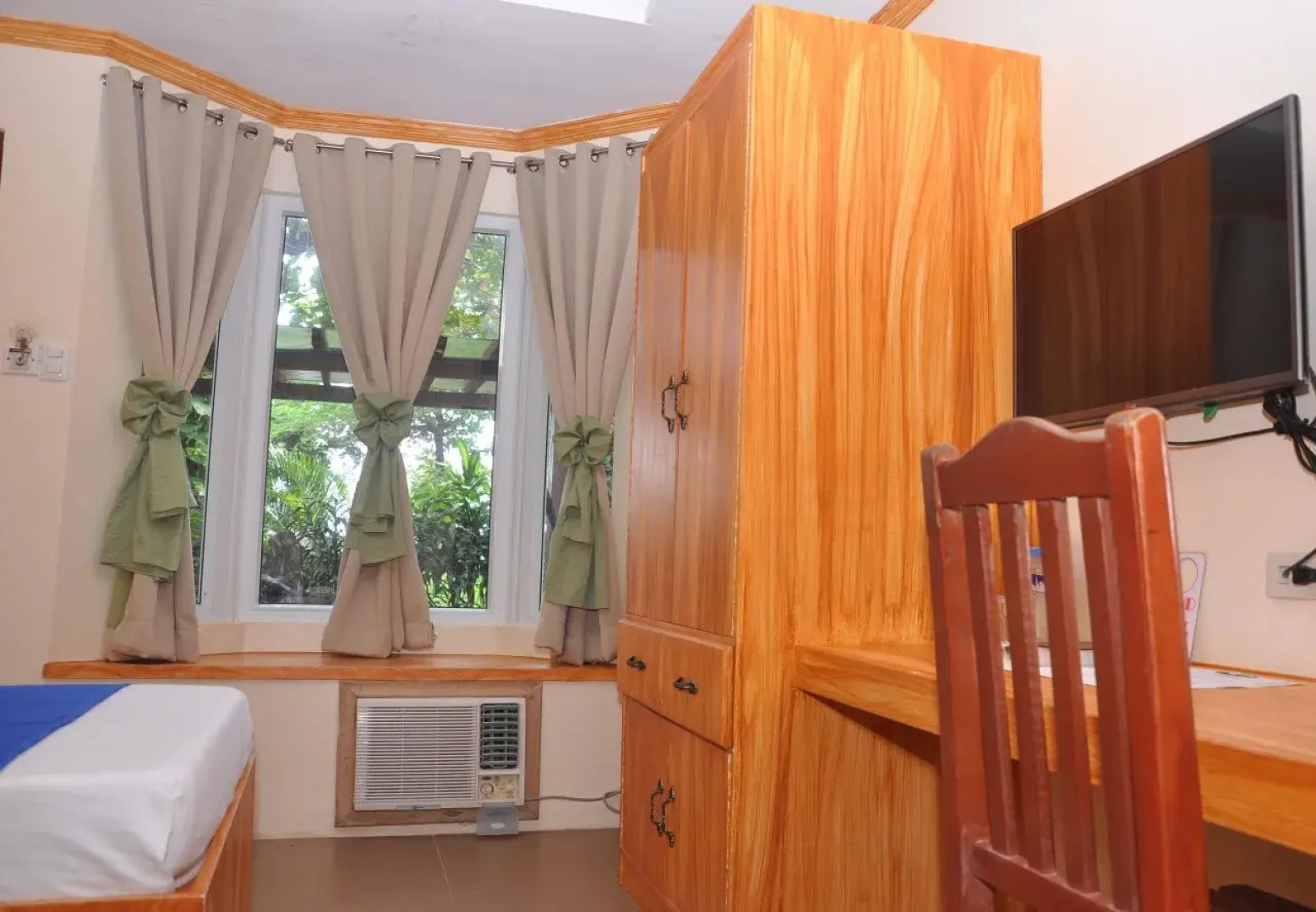 Sikatuna Beach Hotel