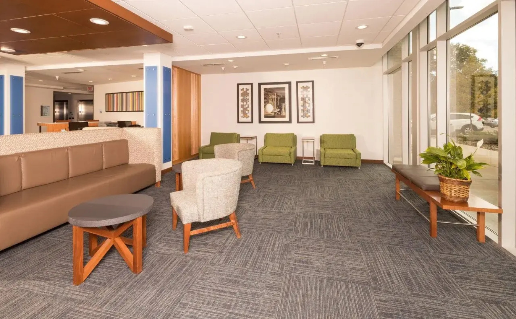 Holiday Inn Express and Suites Kalamazoo West by IHG