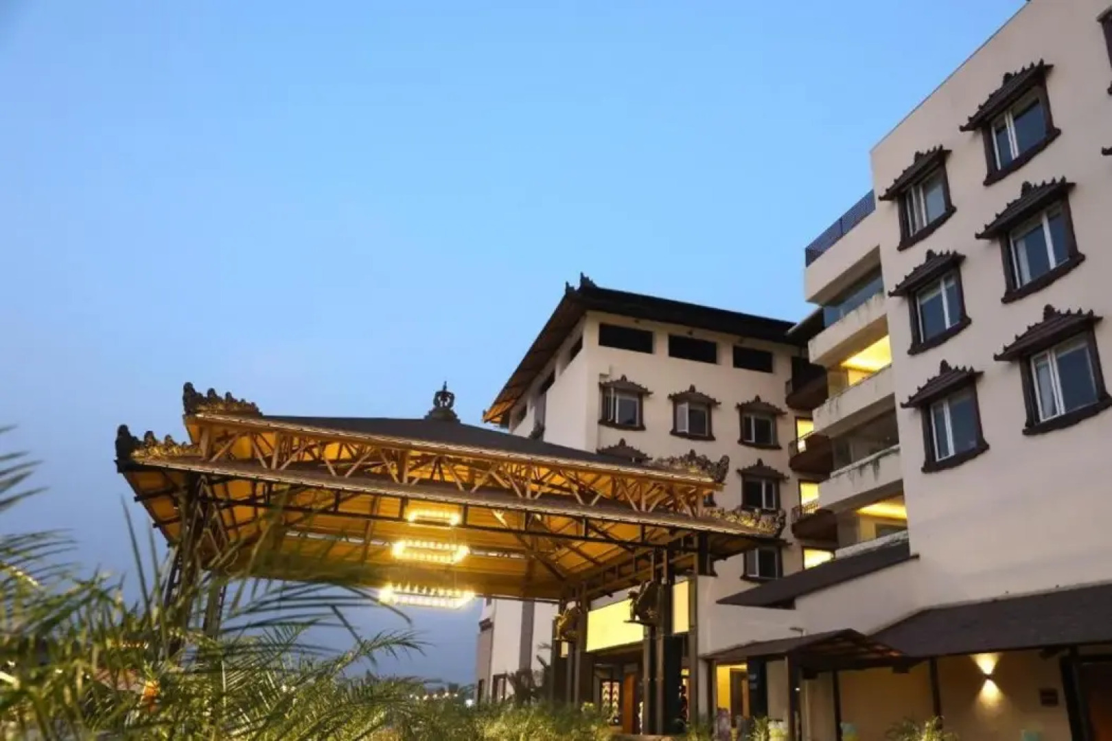 Shyama Sarovar Portico