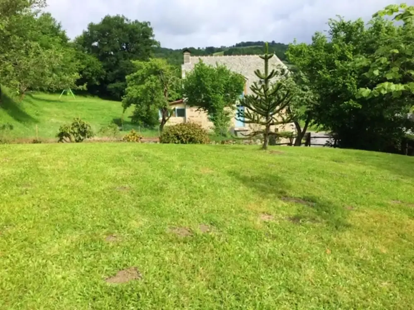 House With 3 Bedrooms in Senezergues, With Wonderful Mountain View, Fu