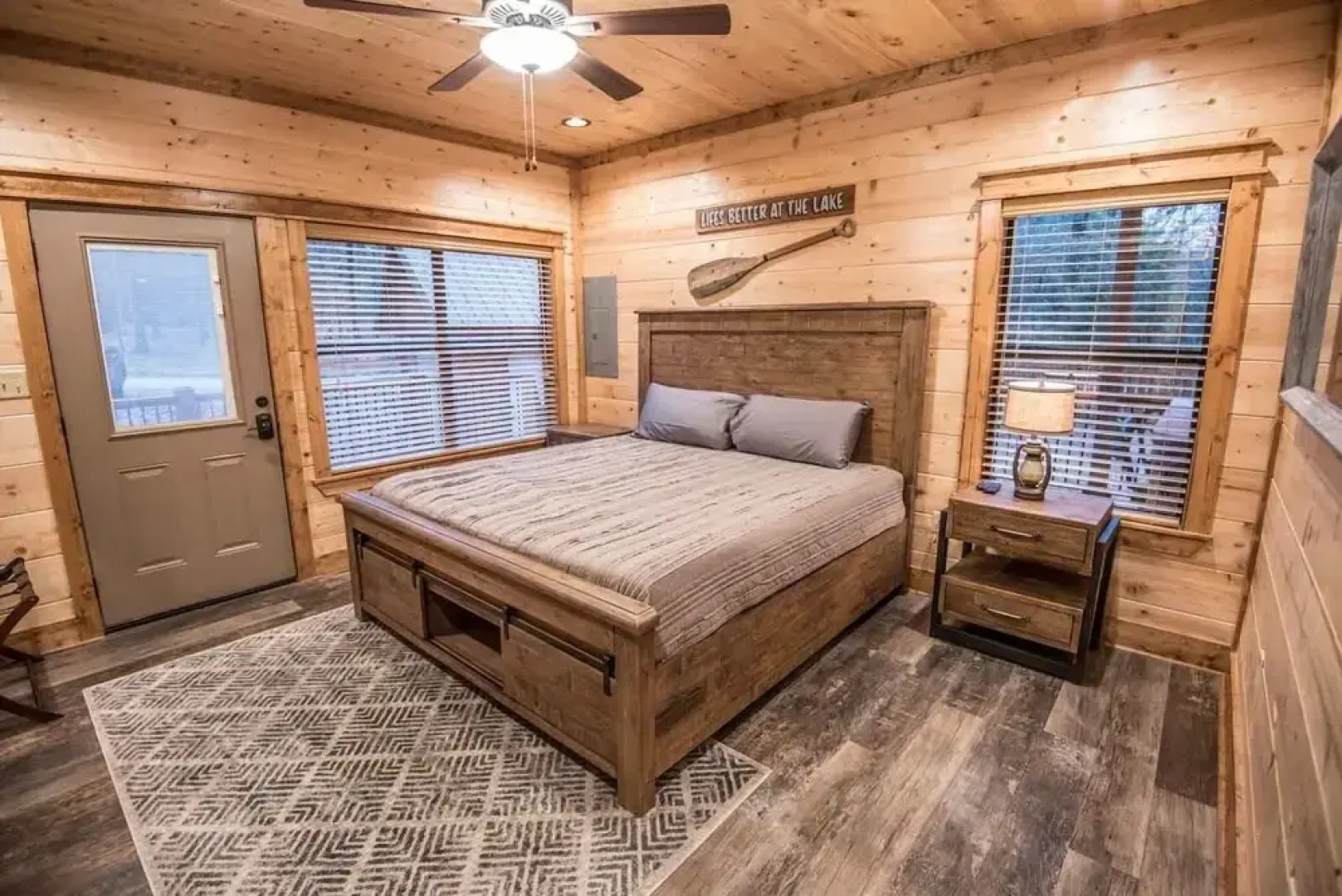 All Decked Out Cabin in the Woods With Fireplace, Bbq, and Swing Bed by Redawning