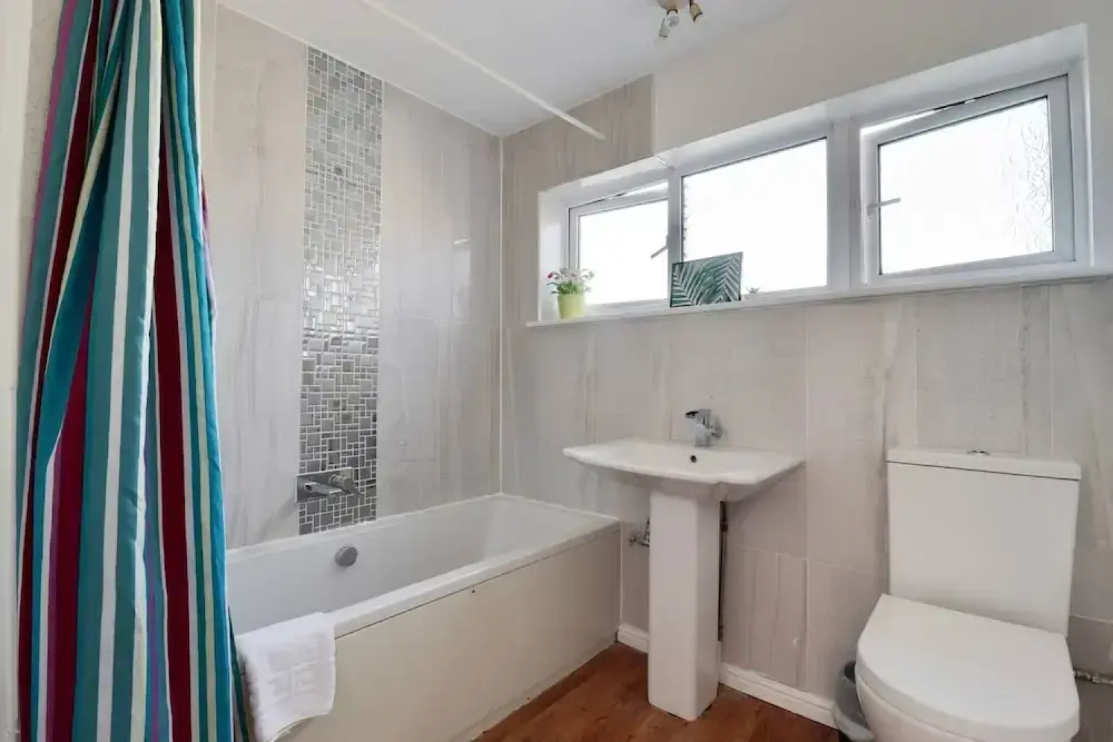Skyvillion - Valley Way - 3bed House In Stevenage