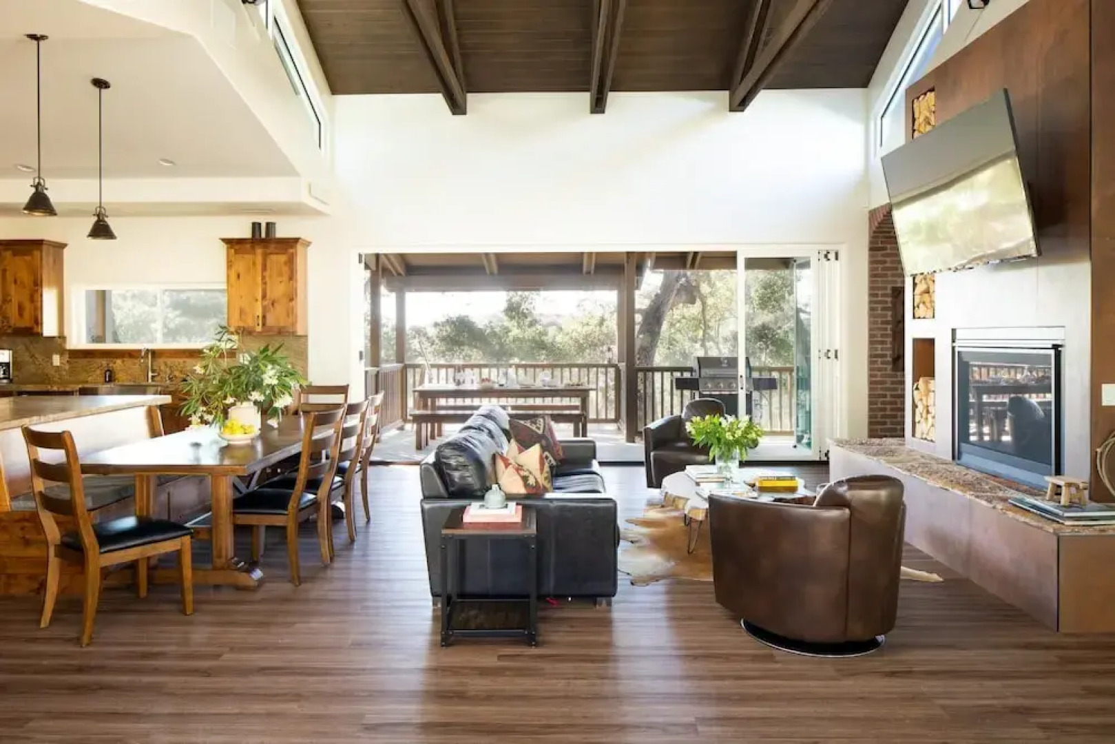 Emerson by AvantStay | Secluded Home - 125 Acres w/ Hiking, Hot Tub & Patio