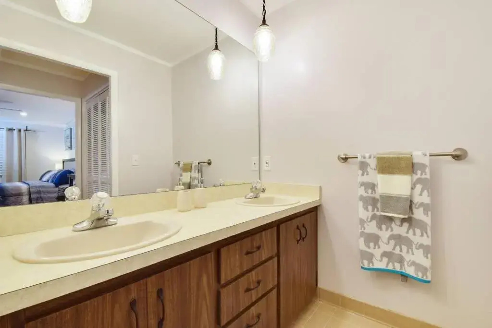 Guest Suite Paradiso by DIGSIFY Self Check in Private Entrance King Bed Free Parking Near PGA Beaches Roger Dean Stadium Fitteam Ballpark