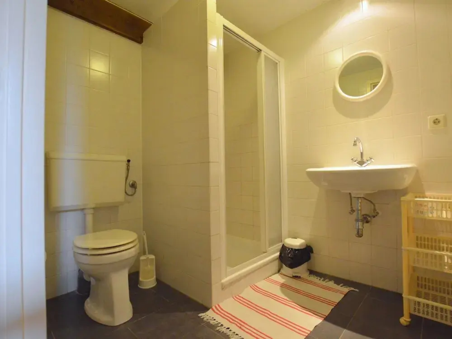 Spacious Villa near Town Center in Mesch