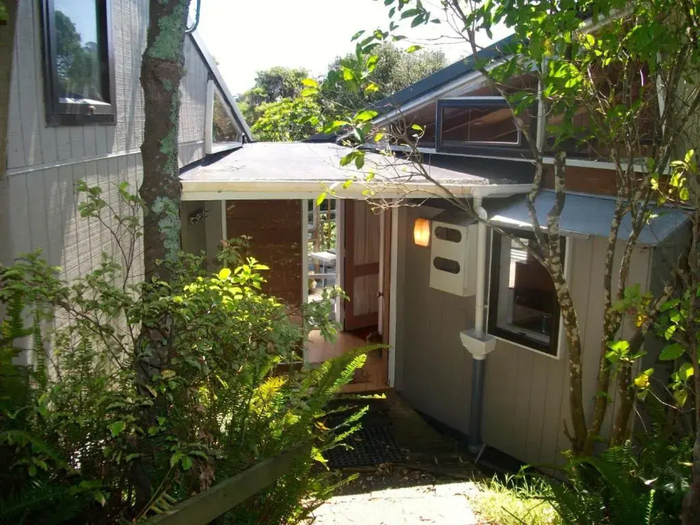 Bush Beach Delight - Onetangi Holiday Home
