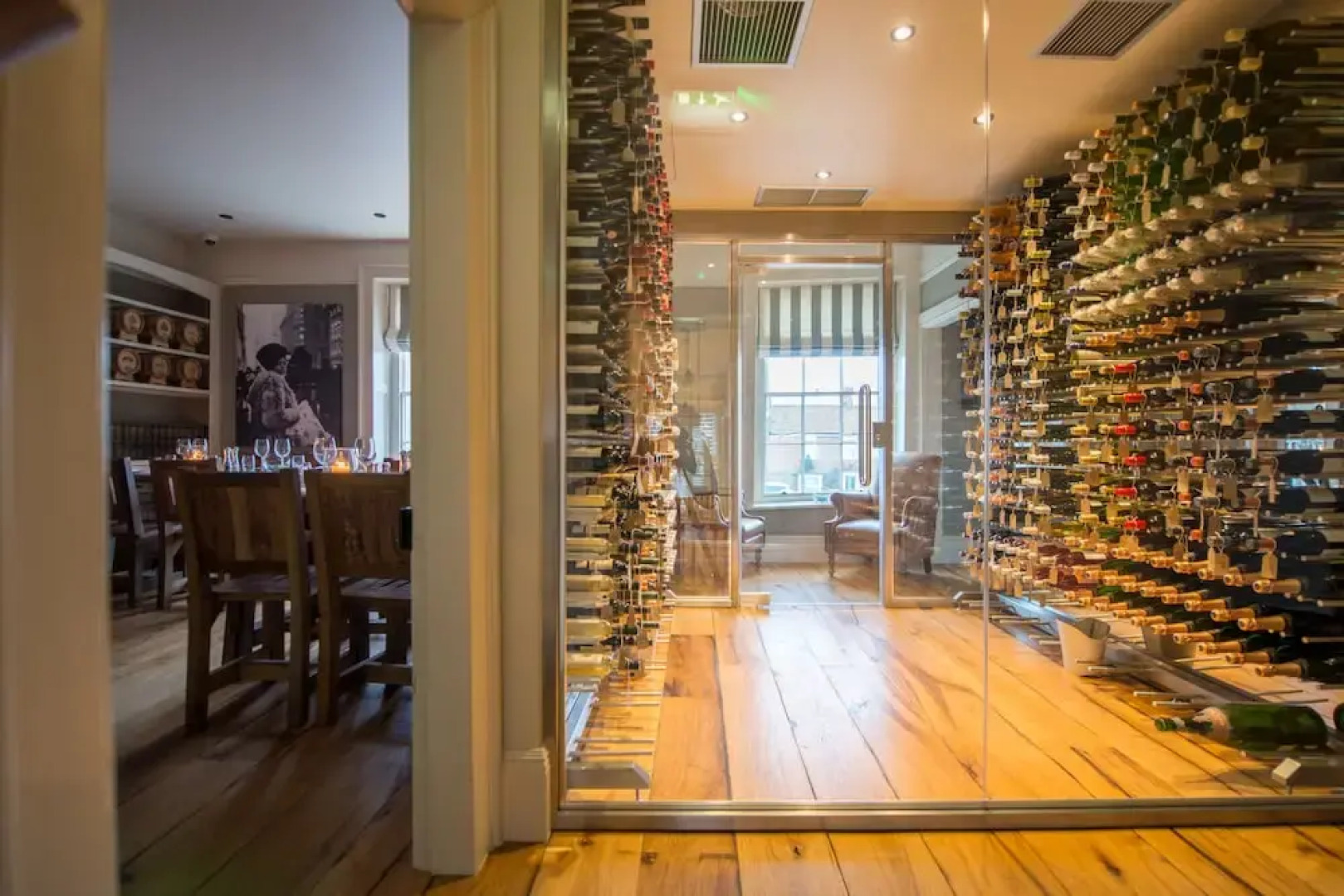 NoTwenty9 Bar and Restaurant