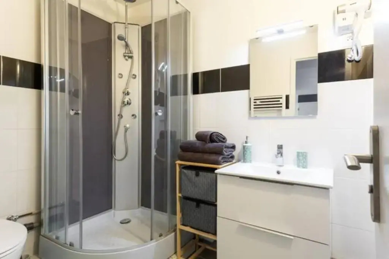 PARIS Proche : Studio tranquille et cosy