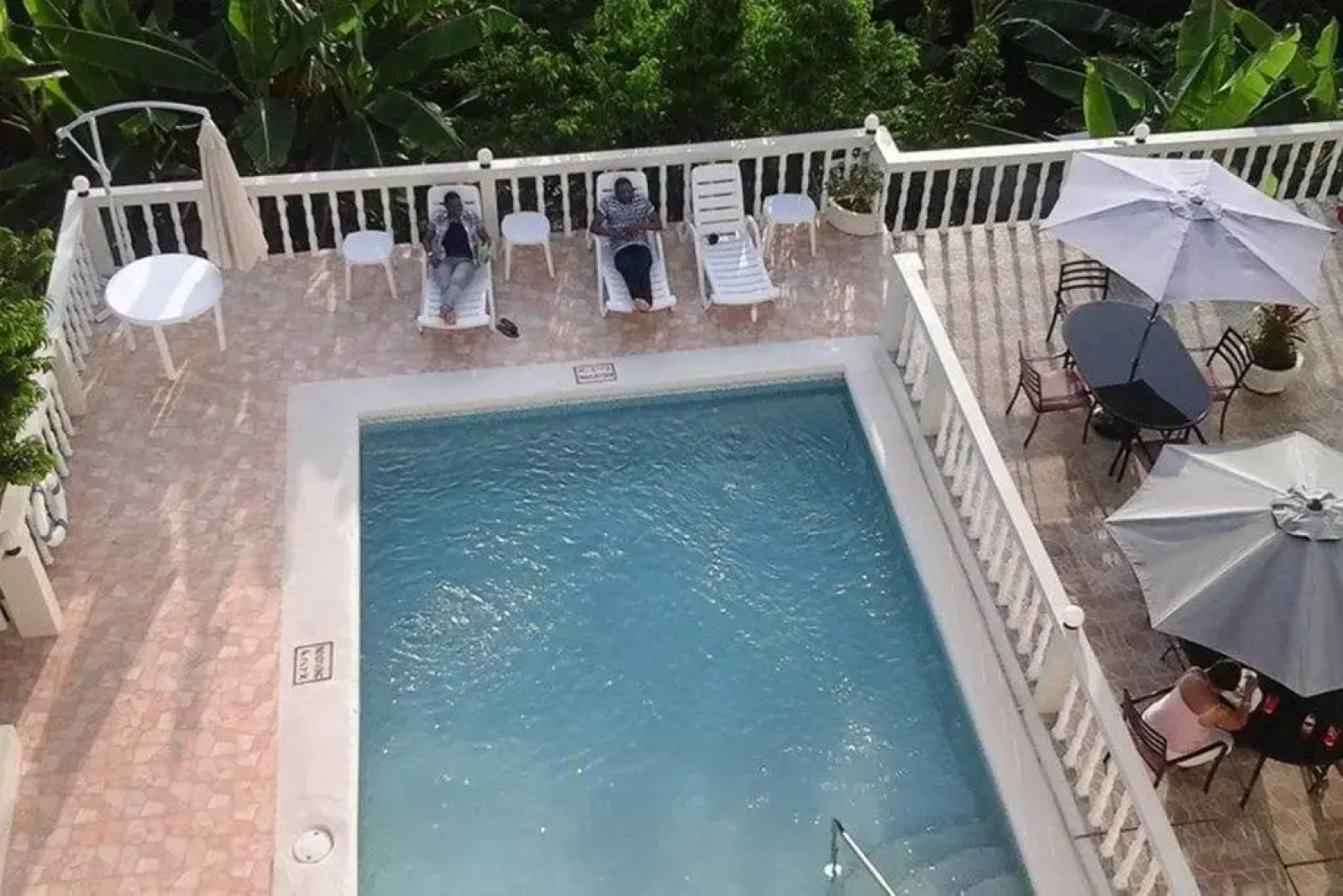 Retreat Guesthouse Luxury Suites