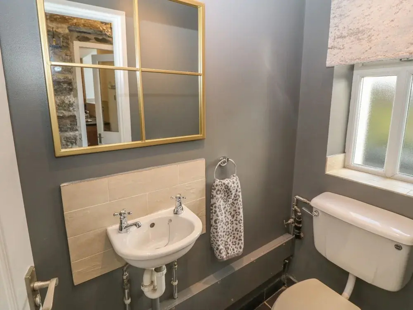 Yr Hen Ysgol, The Old School