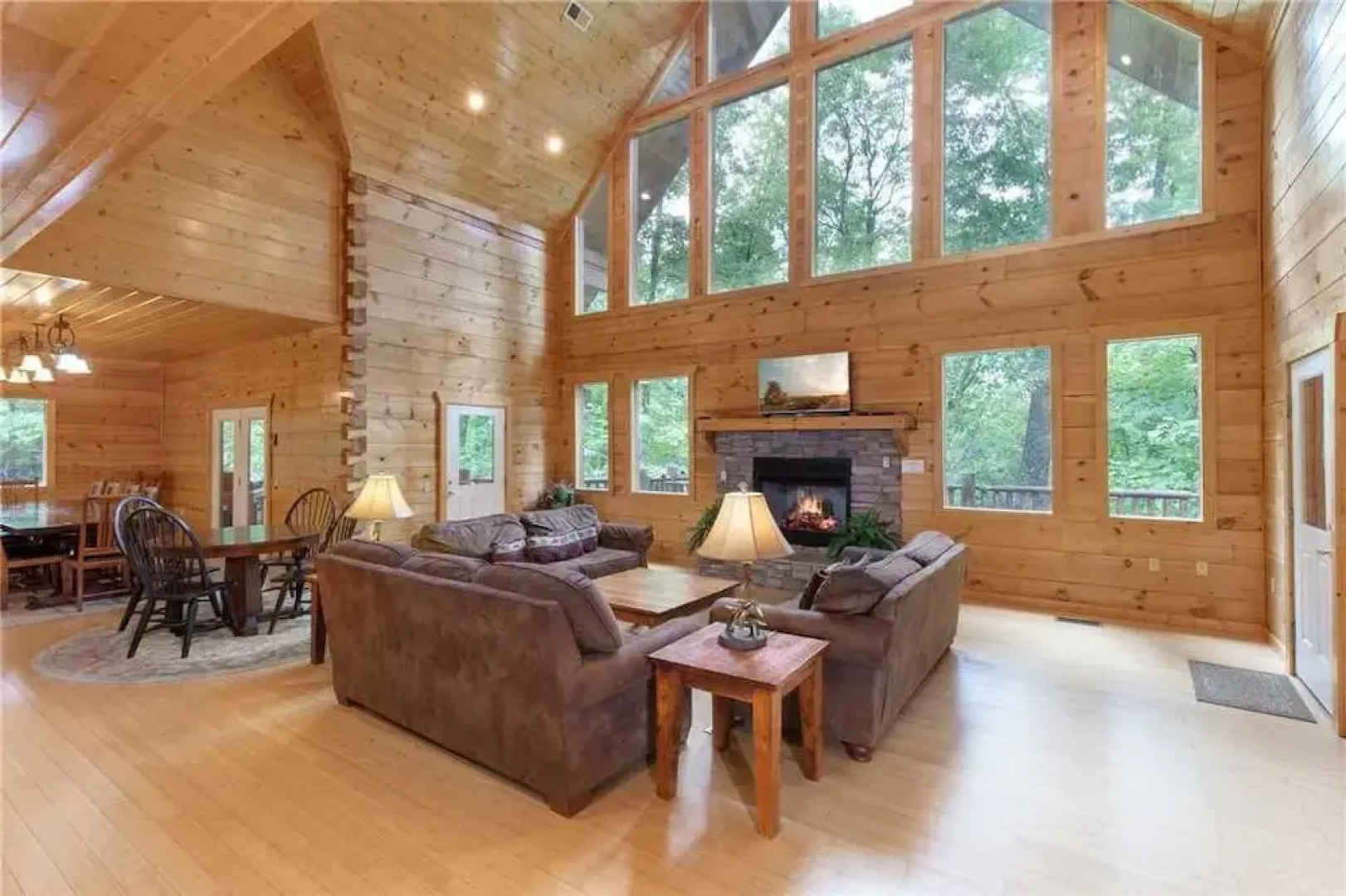 Unbridled Spirit 5 Bedroom Home with Hot Tub