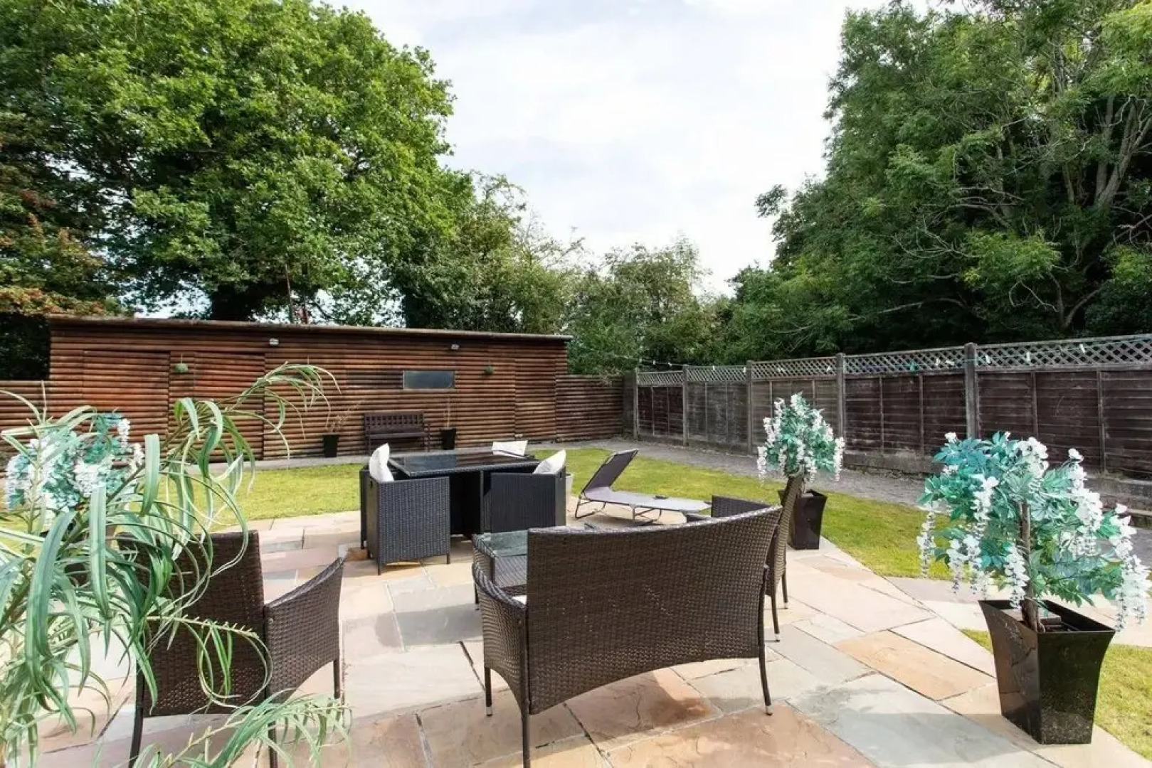 4 Bed House with Swimming pool and Sauna