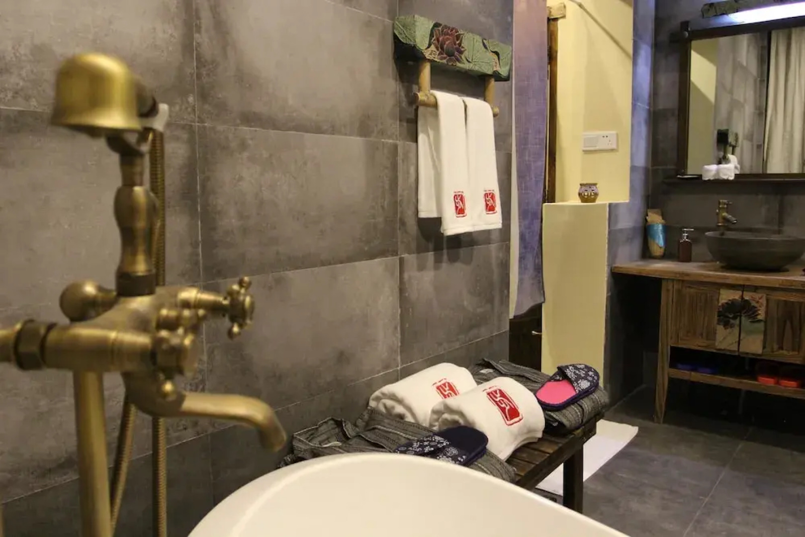 Buyi Hotel Resort Fuxian Lake