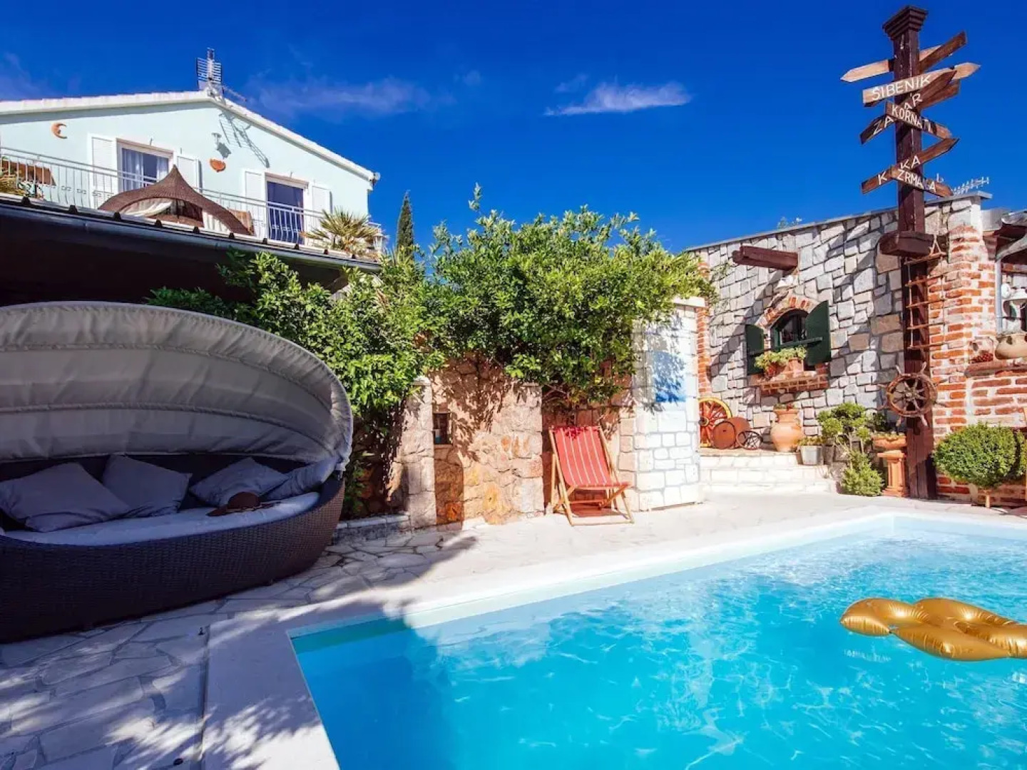 Beautiful Holiday Home With Private Pool, Nice Garden With Relax Area, Taverne