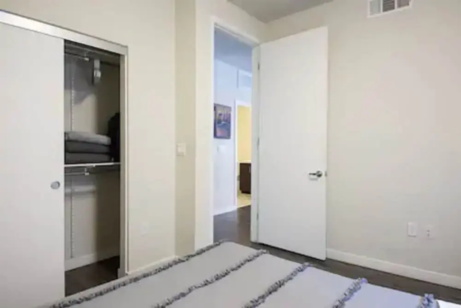 Downtown LA Fully Furnished Apartment