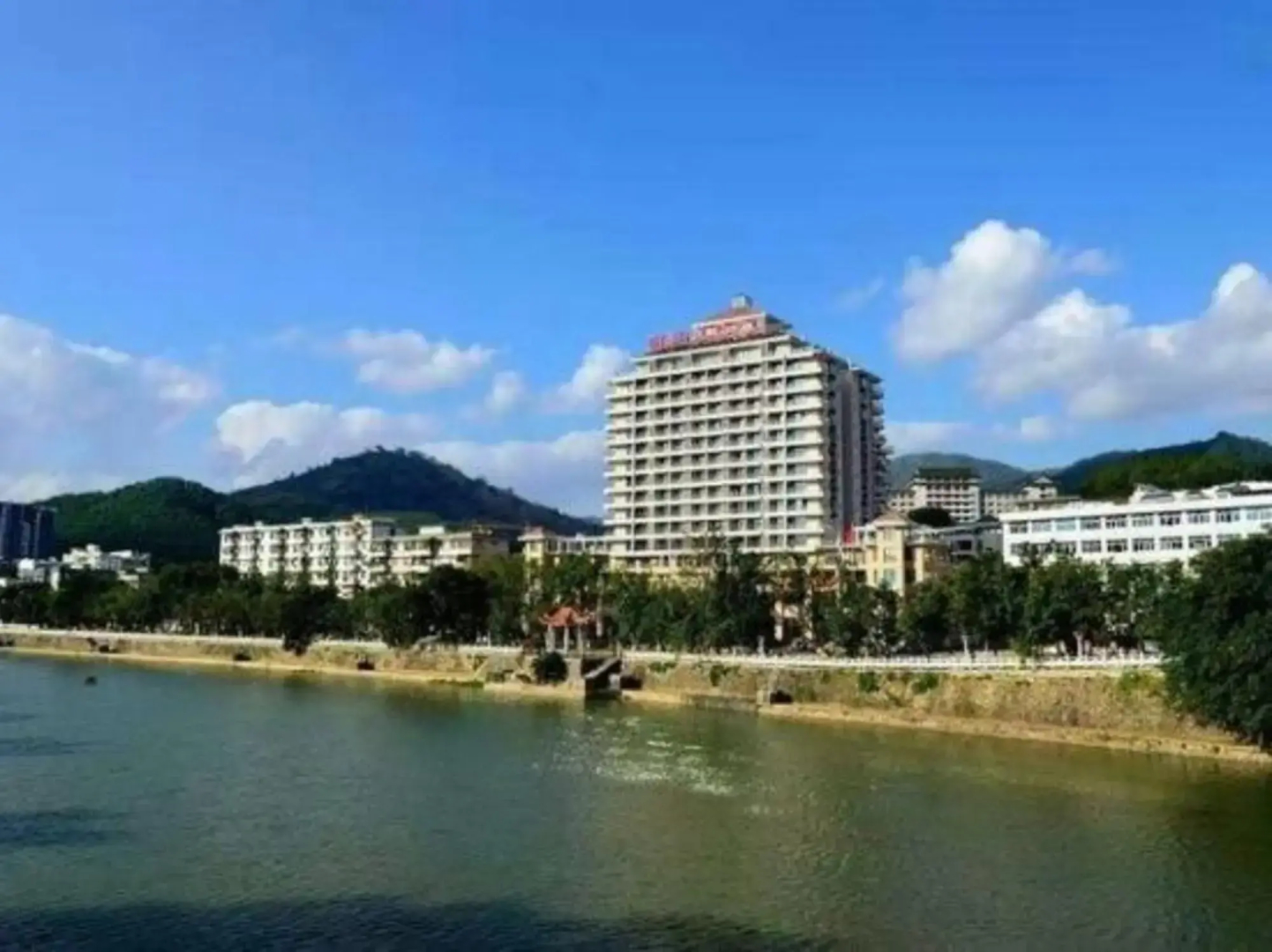 Zhujiang Crystal Hotel
