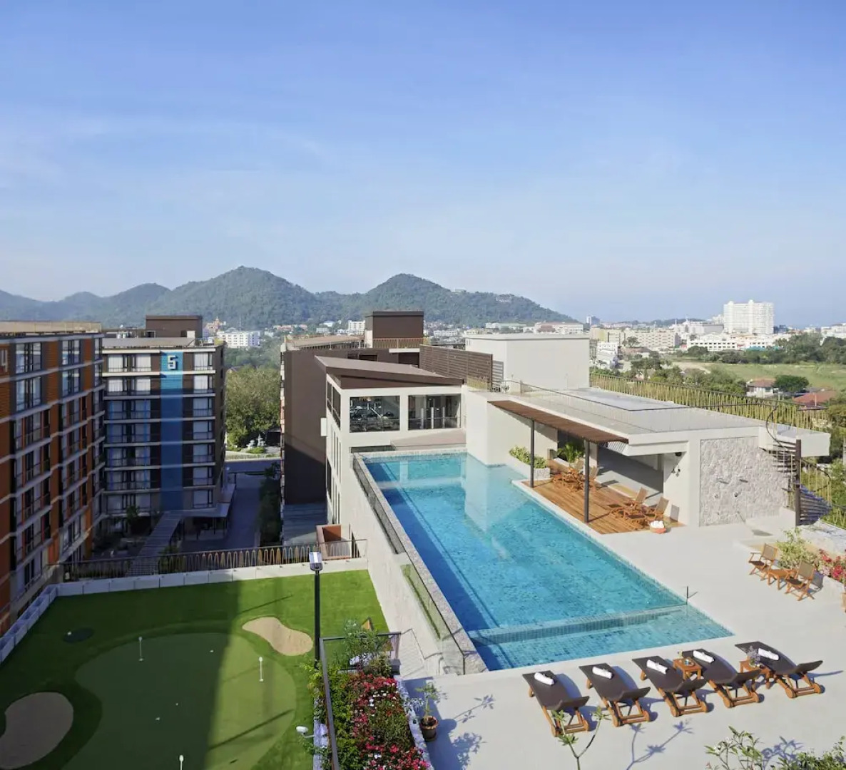 Balcony Courtyard Hotel & Serviced Apartment