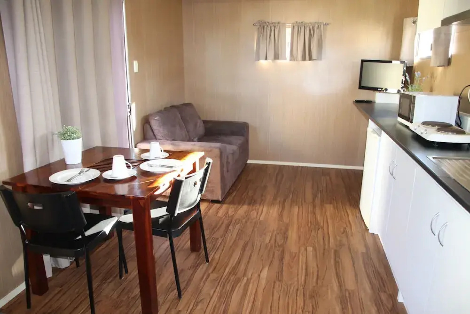 Serpentine Falls Park Home & Tourist Village